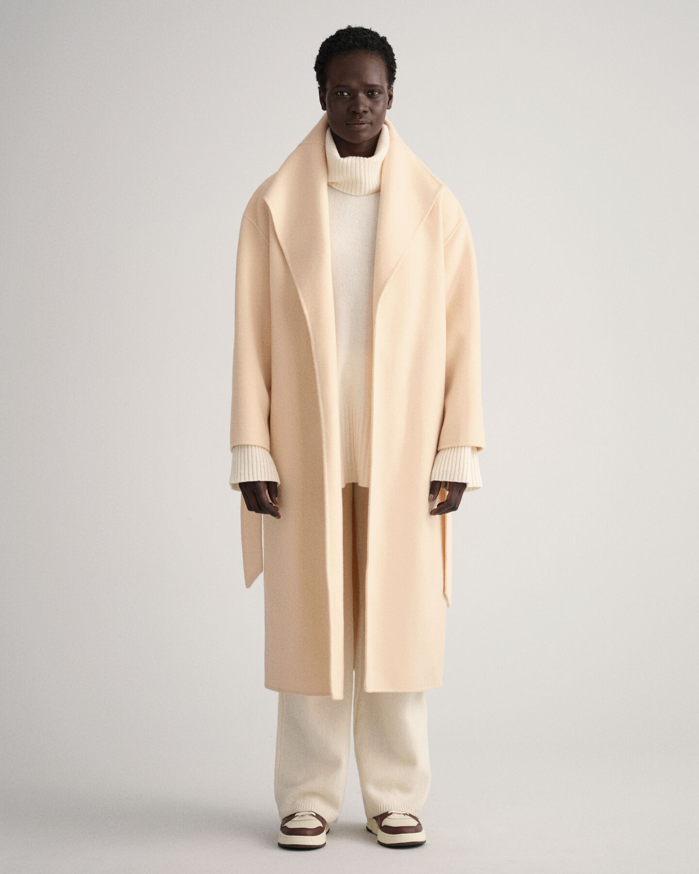 Handgenähter Mantel mit Gürtel