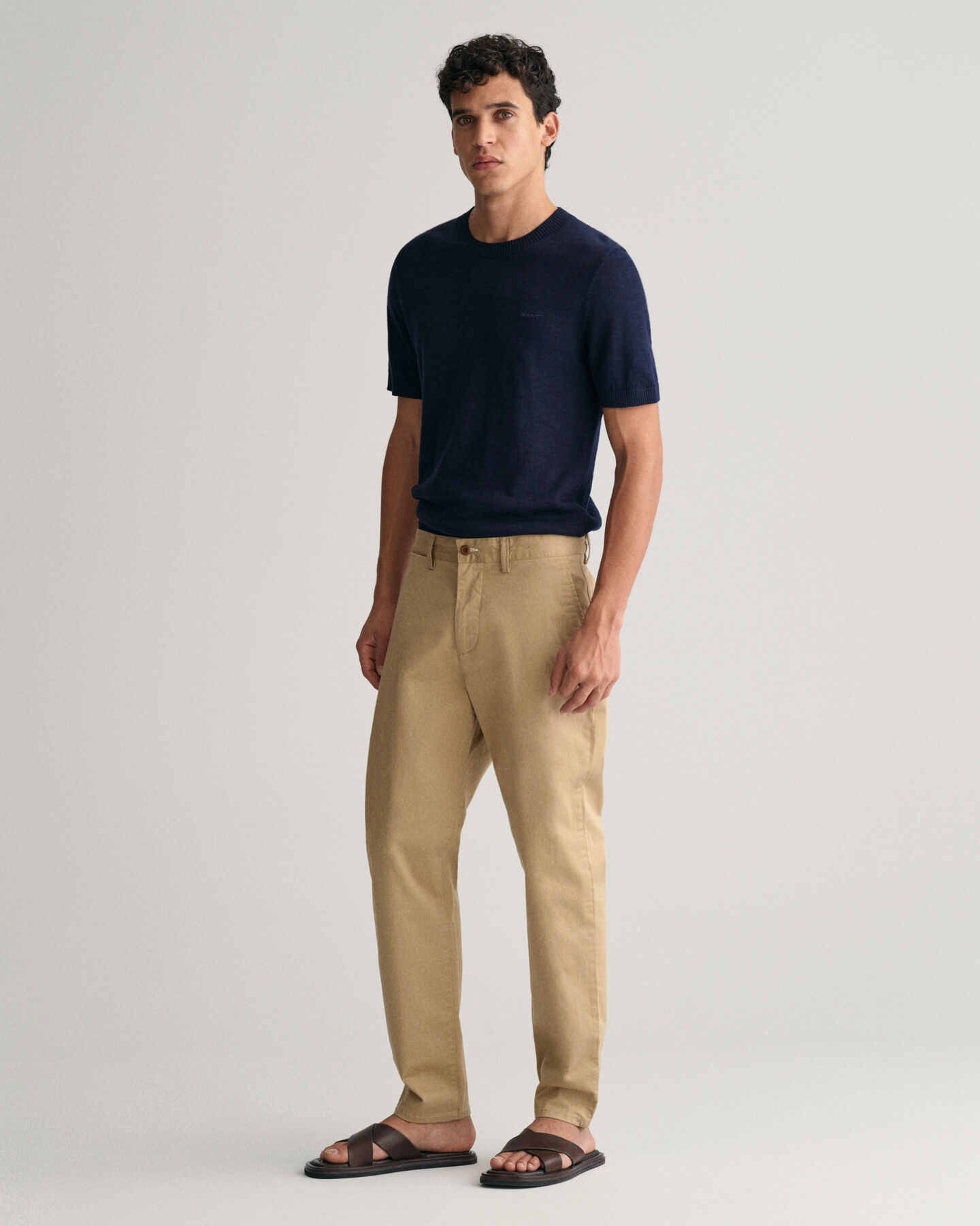 Schmal zulaufende Twill Chinohose