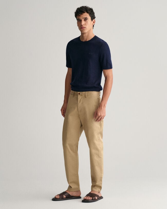 Schmal zulaufende Twill Chinohose