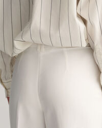 Relaxed Fit Hose mit Bundfalten