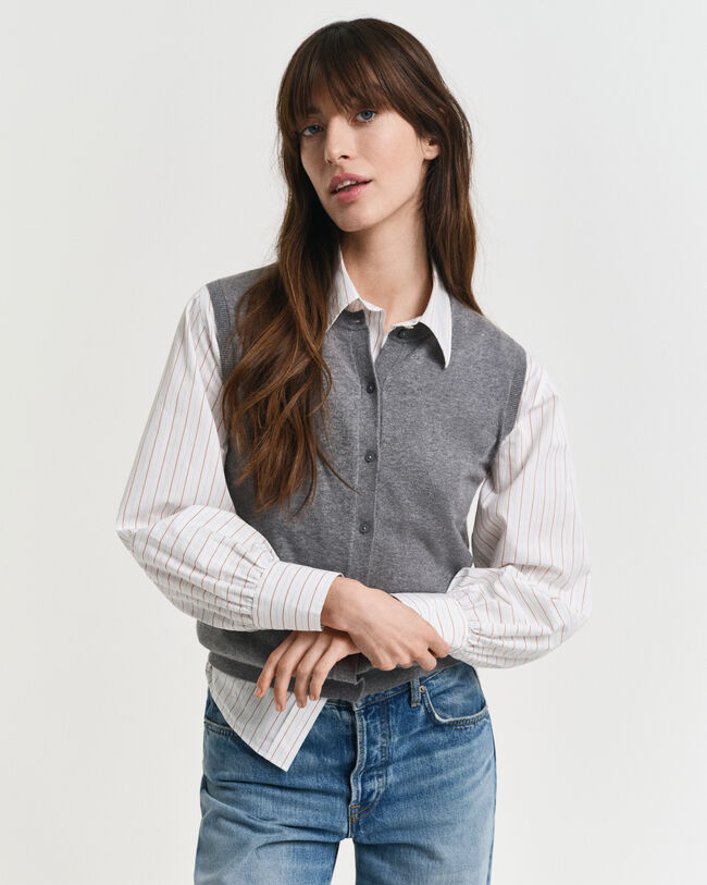 Leichte Strickweste mit kurzen Ärmeln