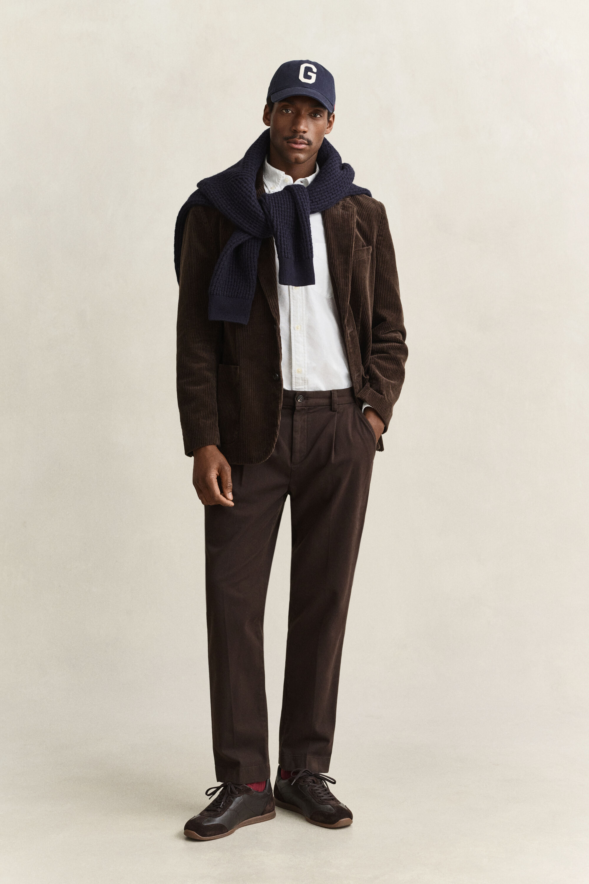 Pantalon chino ajusté