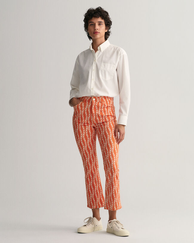 Verk&uuml;rzte Jeans mit Kettenprint