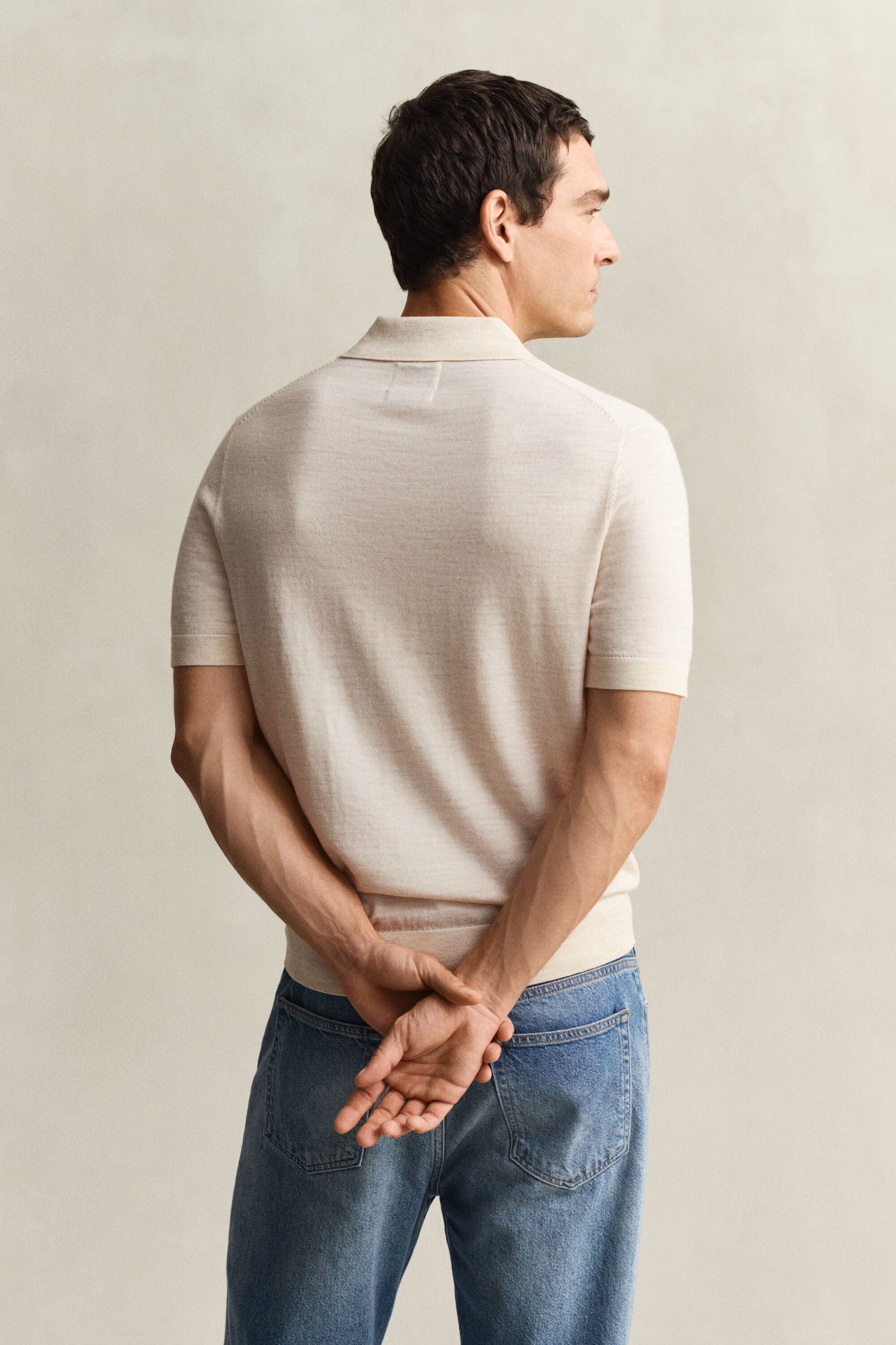 Polo a maniche corte realizzata in pregiata lana merino