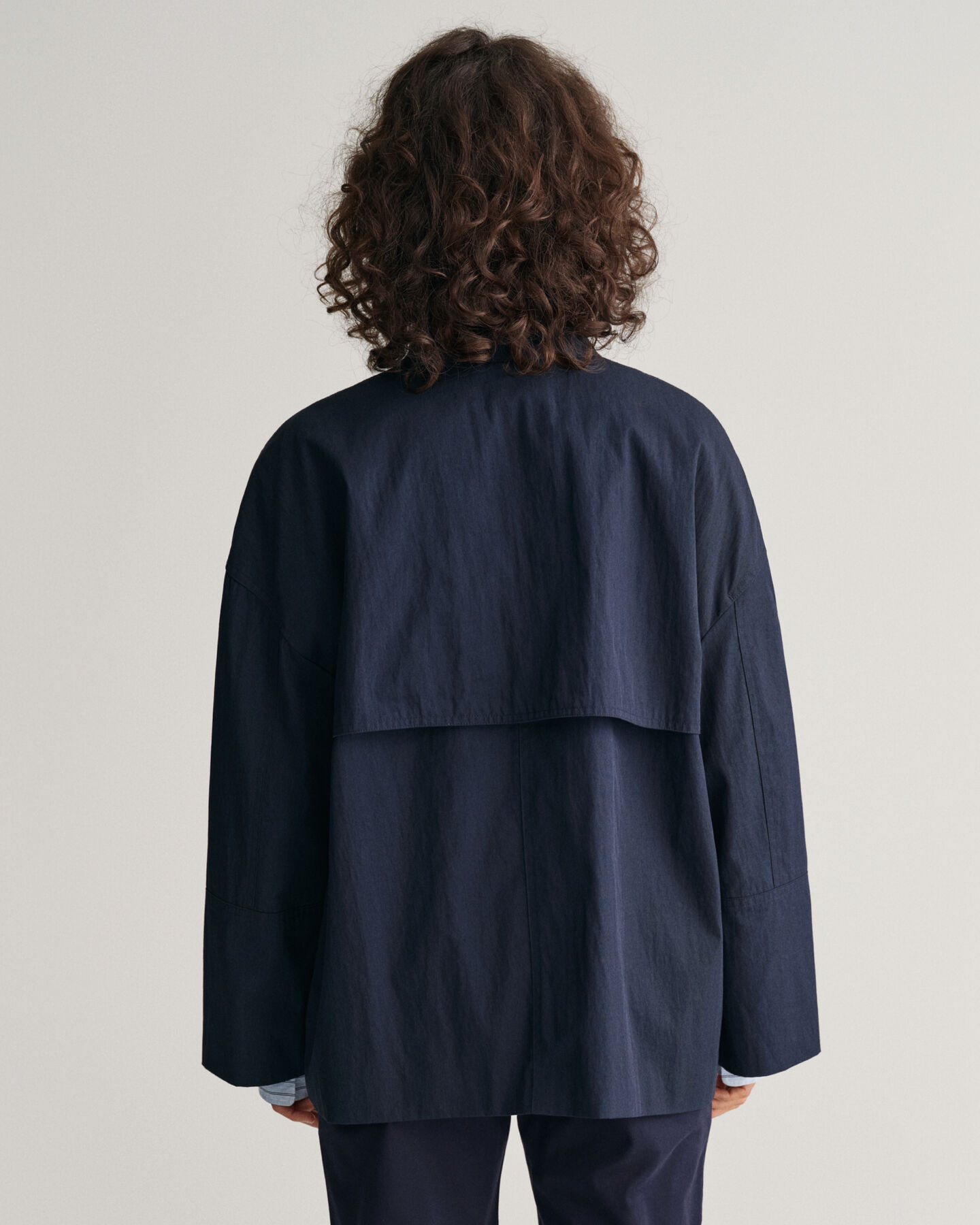 Mittellange Trenchjacke