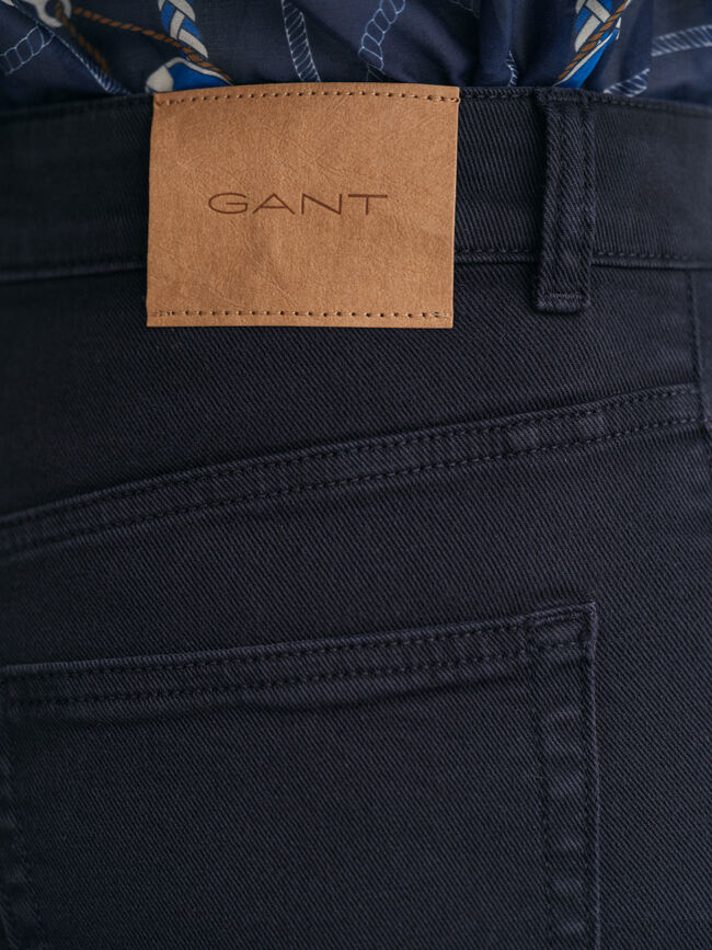 Verkürzte Color Jeans mit weitem Bein