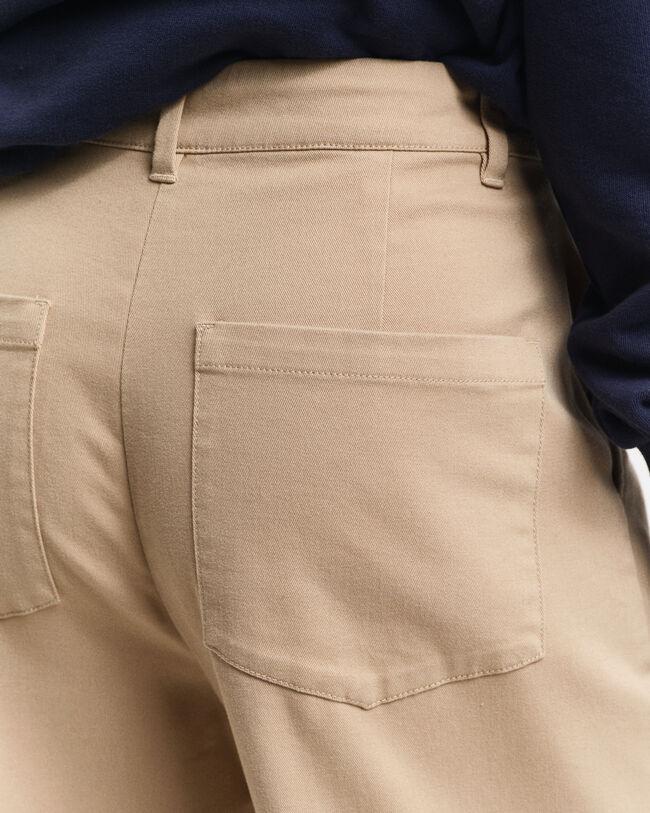 Verk&uuml;rzte Baumwollhose mit weitem Bein