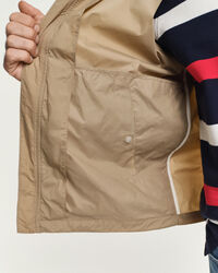 Leichter verstaubarer Windbreaker