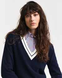 V-Neck Pullover mit Kontrasten