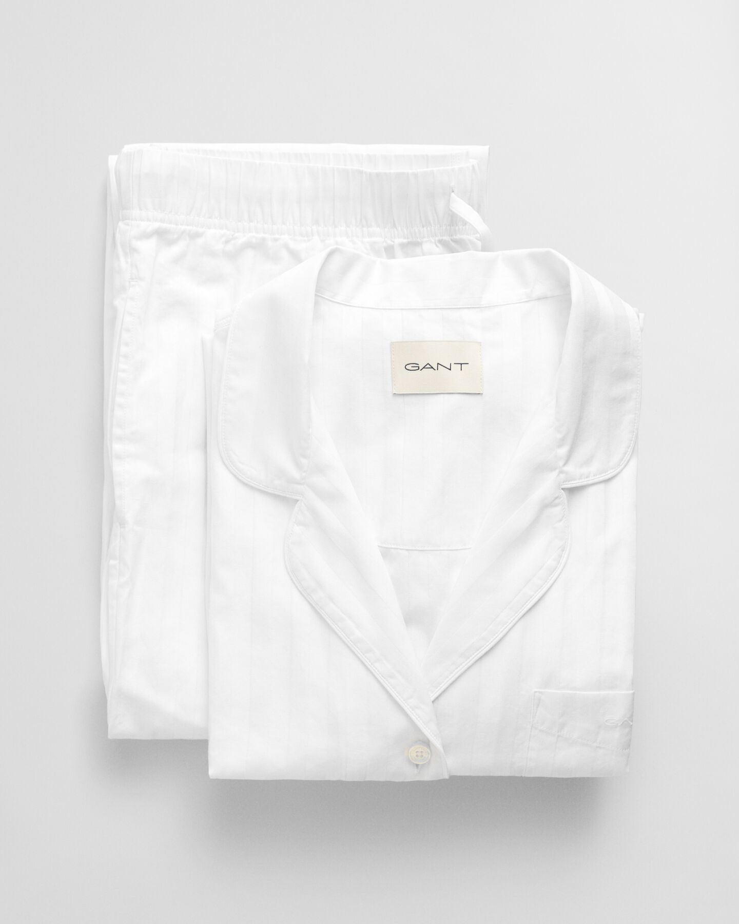 Gestreifter Schlafanzug in Geschenkbox