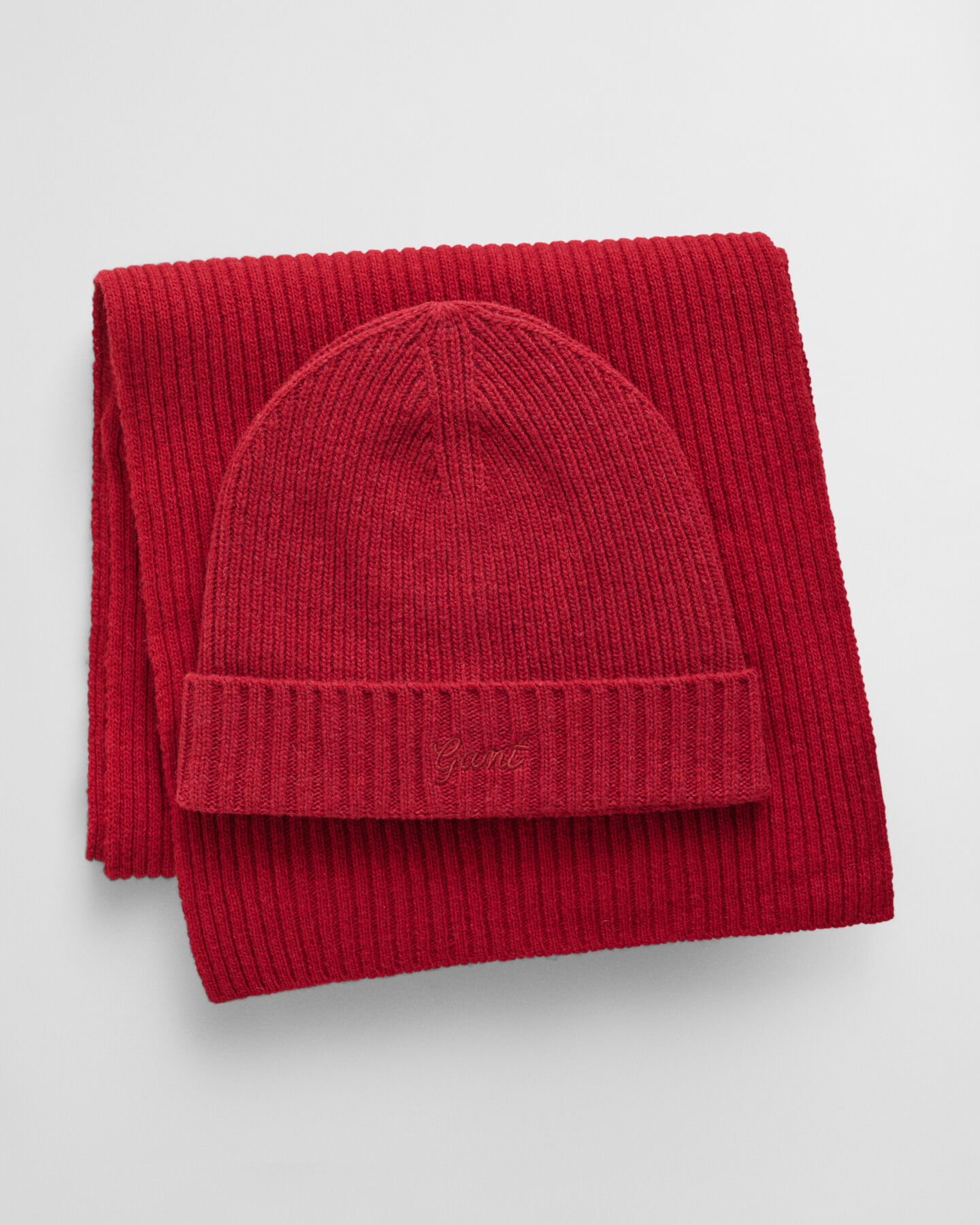 Script Graphic Beanie und Schal im Geschenkset
