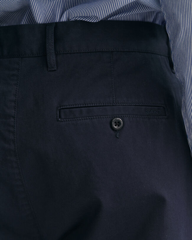 Slim Fit Twill-Chinohose mit Falten