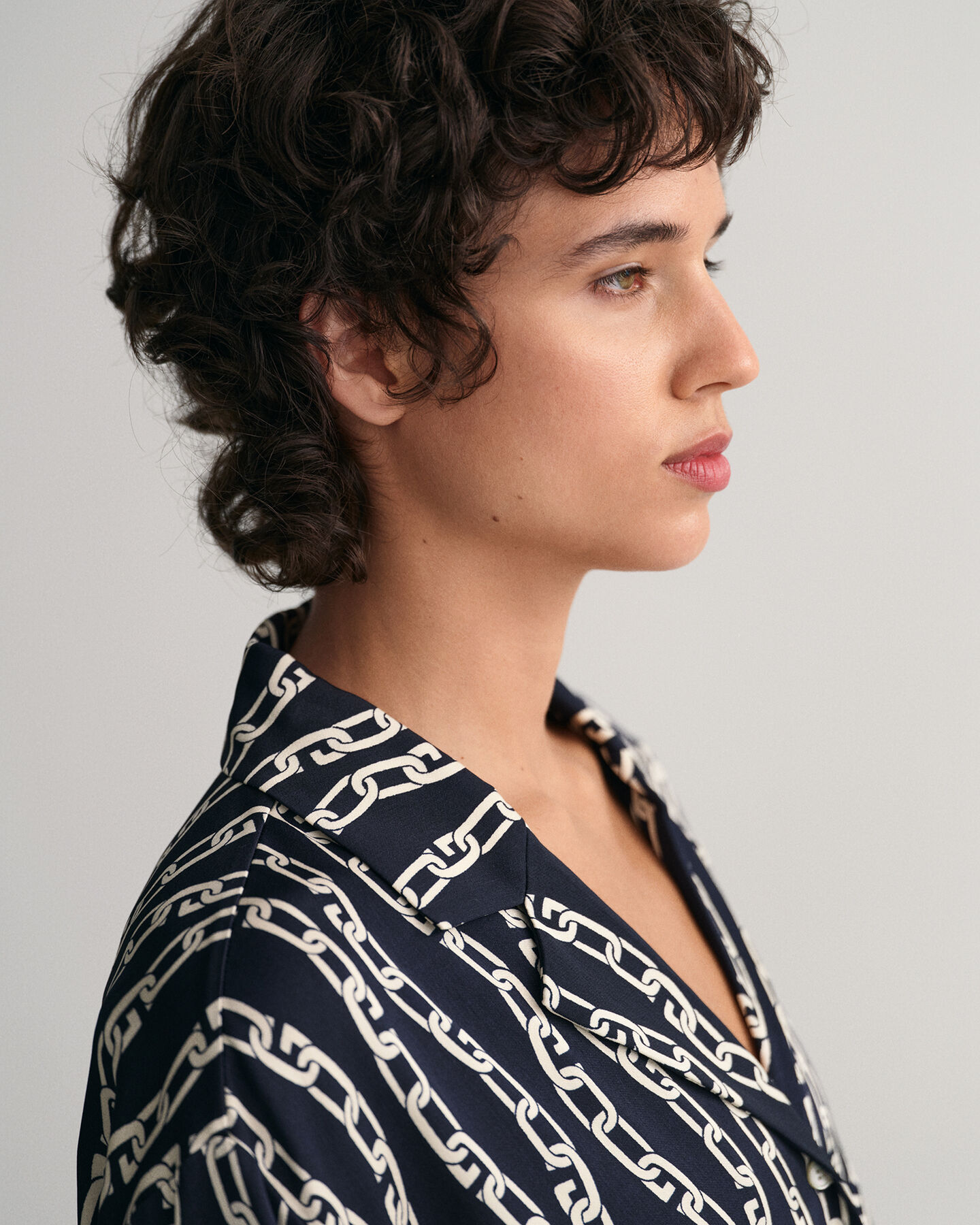 Relaxed Fit Chain Print Bluse im Pyjamastil