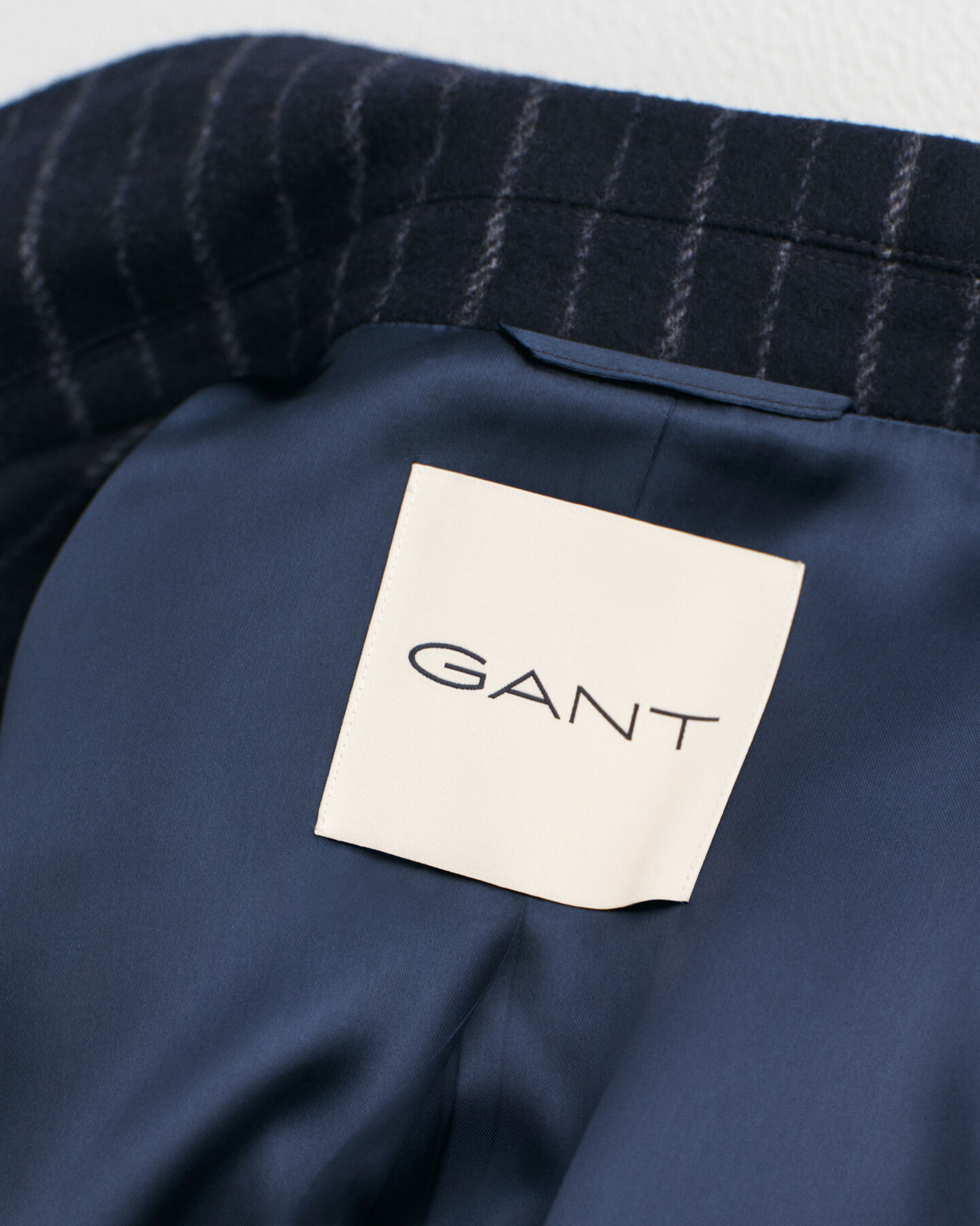 Wollmantel mit Nadelstreifen