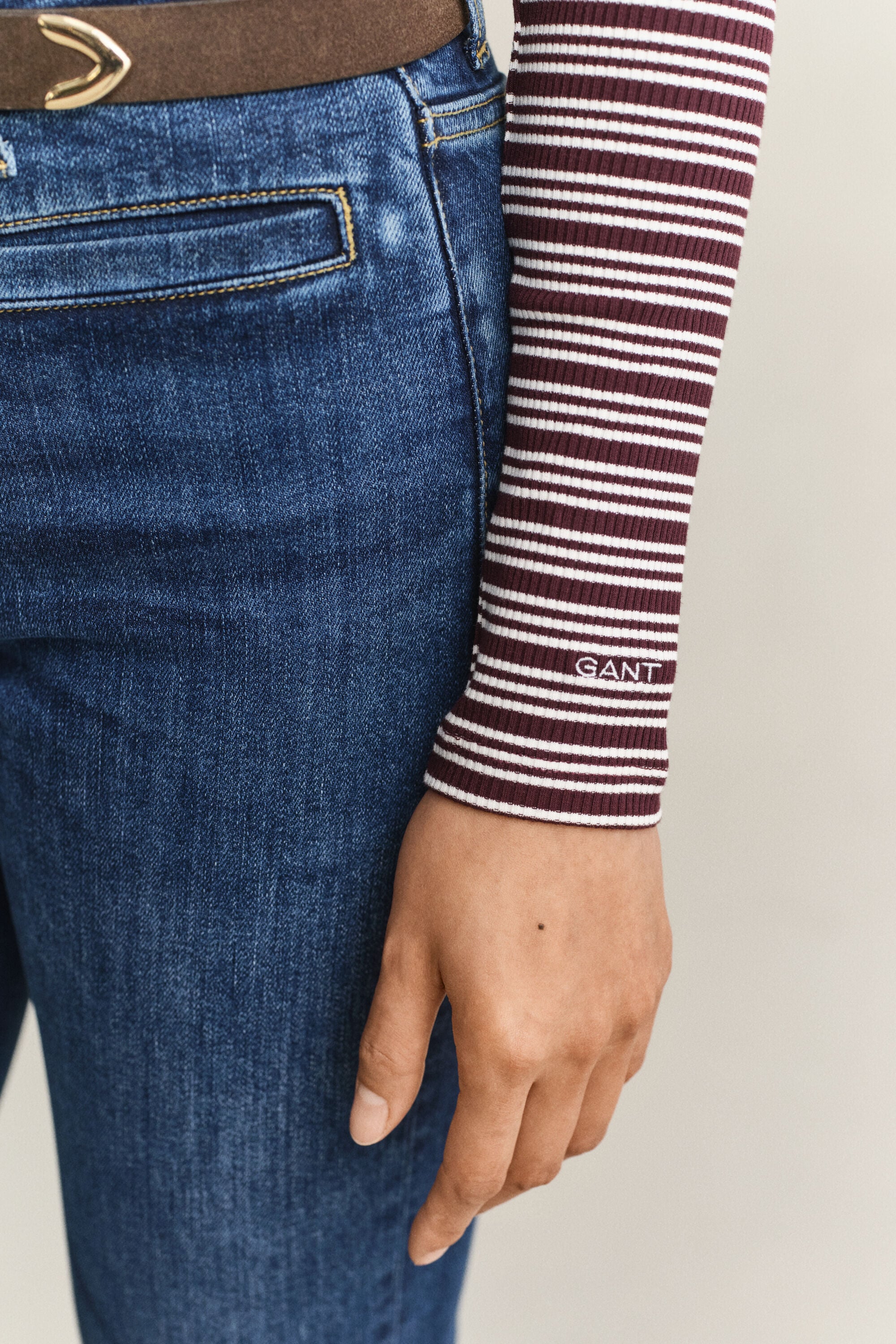 Geripptes langärmliges Henley-Shirt