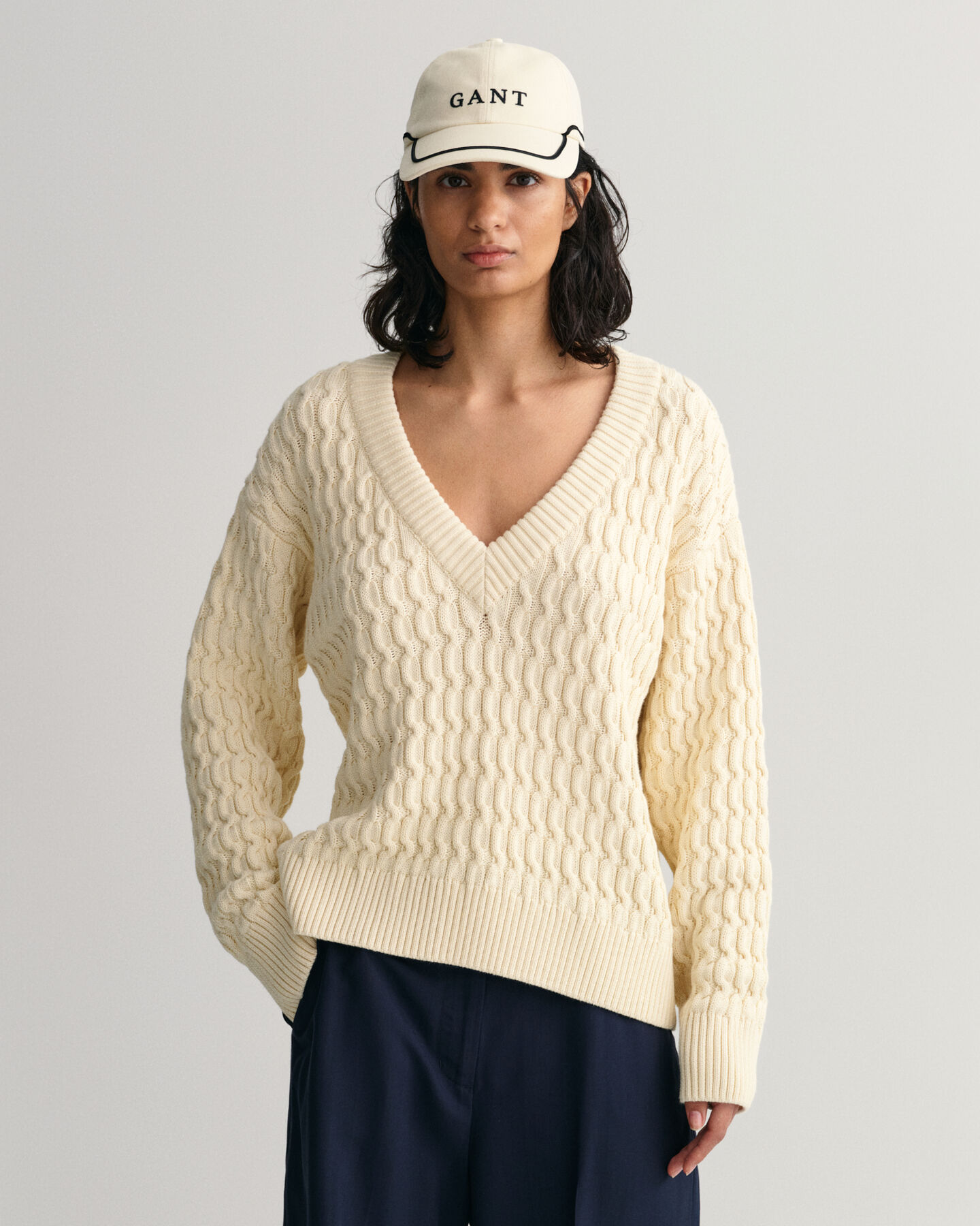 Textured V-Neck Pullover aus Baumwolle