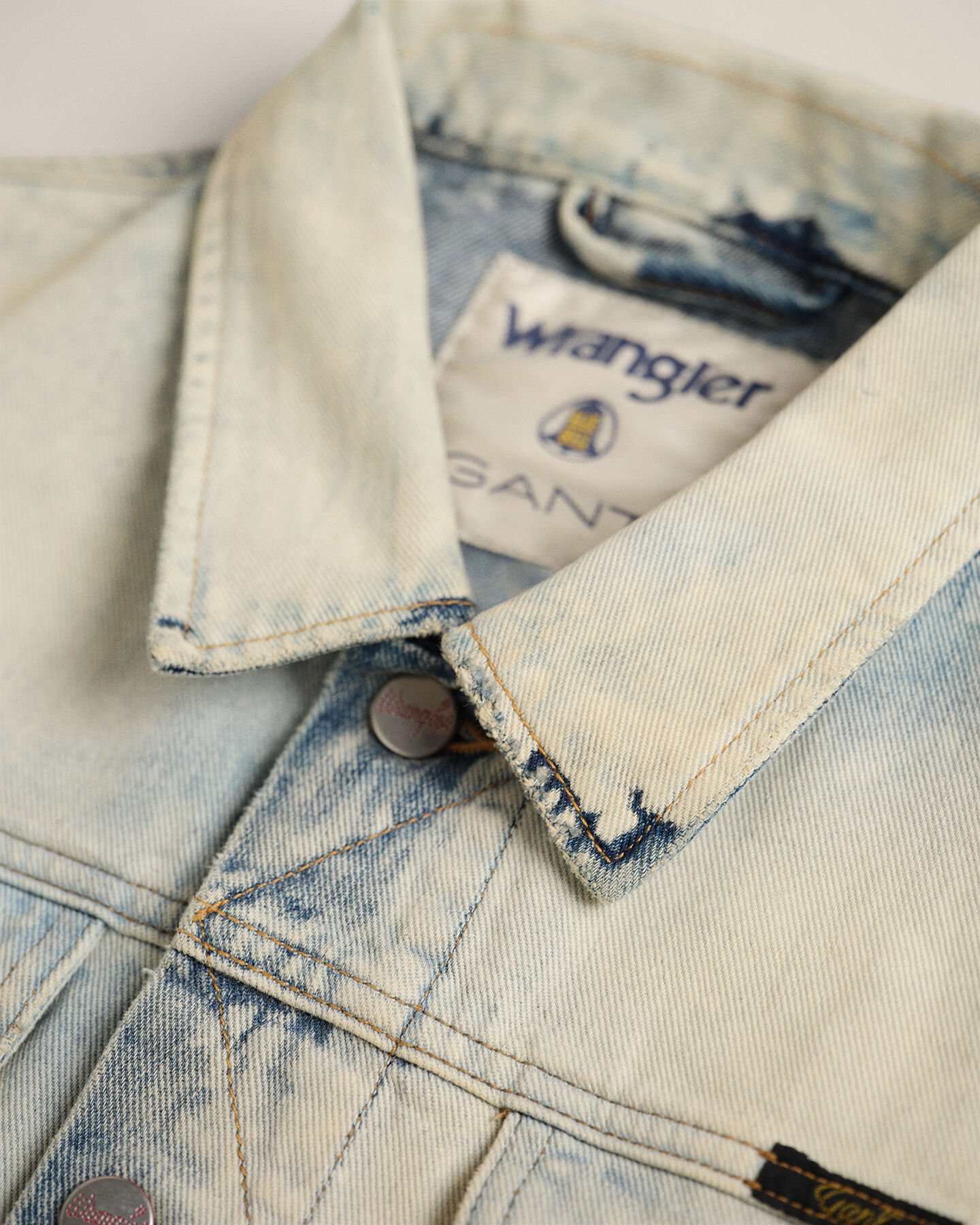 Wrangler x GANT Jeansjacke in ausgeblichener Optik
