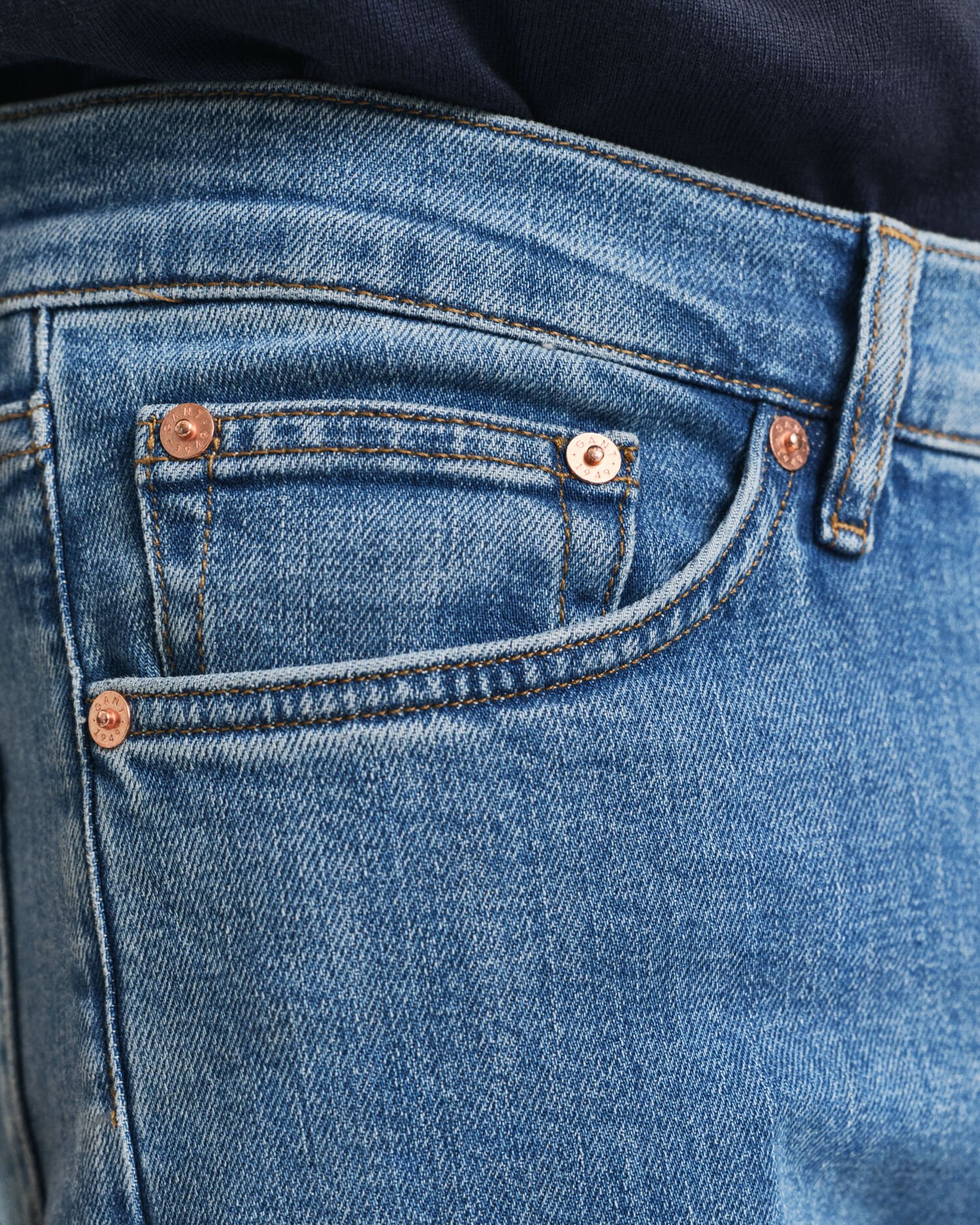 Jean slim fit à délavage épuré