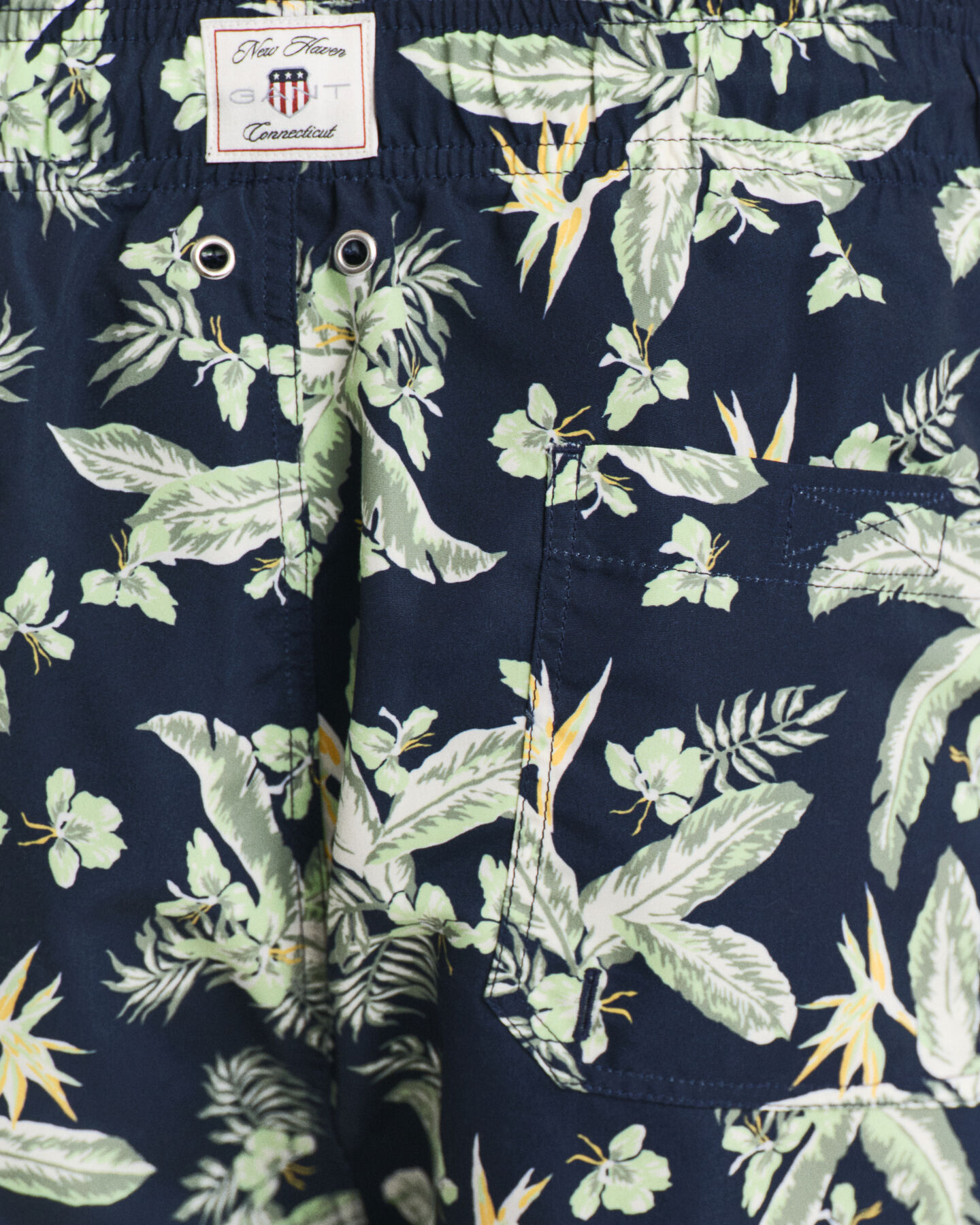 Tropical Leaves Print Badeshorts