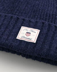 Beanie und Schal aus Wolle im Geschenkset