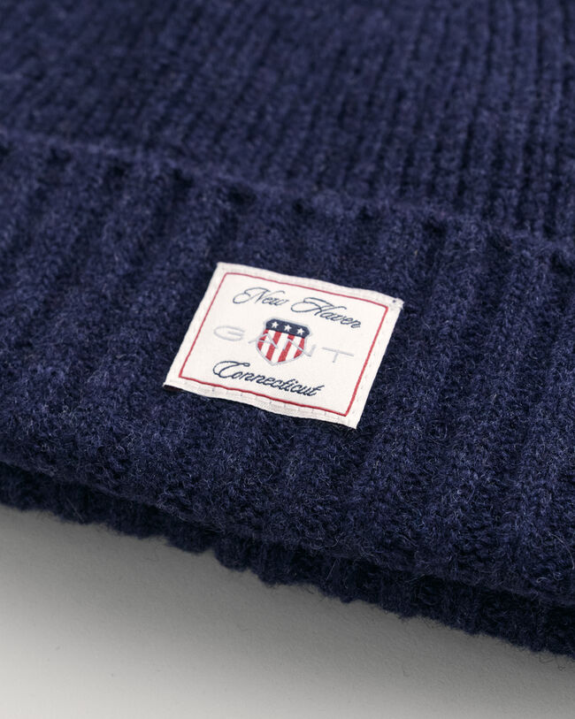 Beanie und Schal aus Wolle im Geschenkset