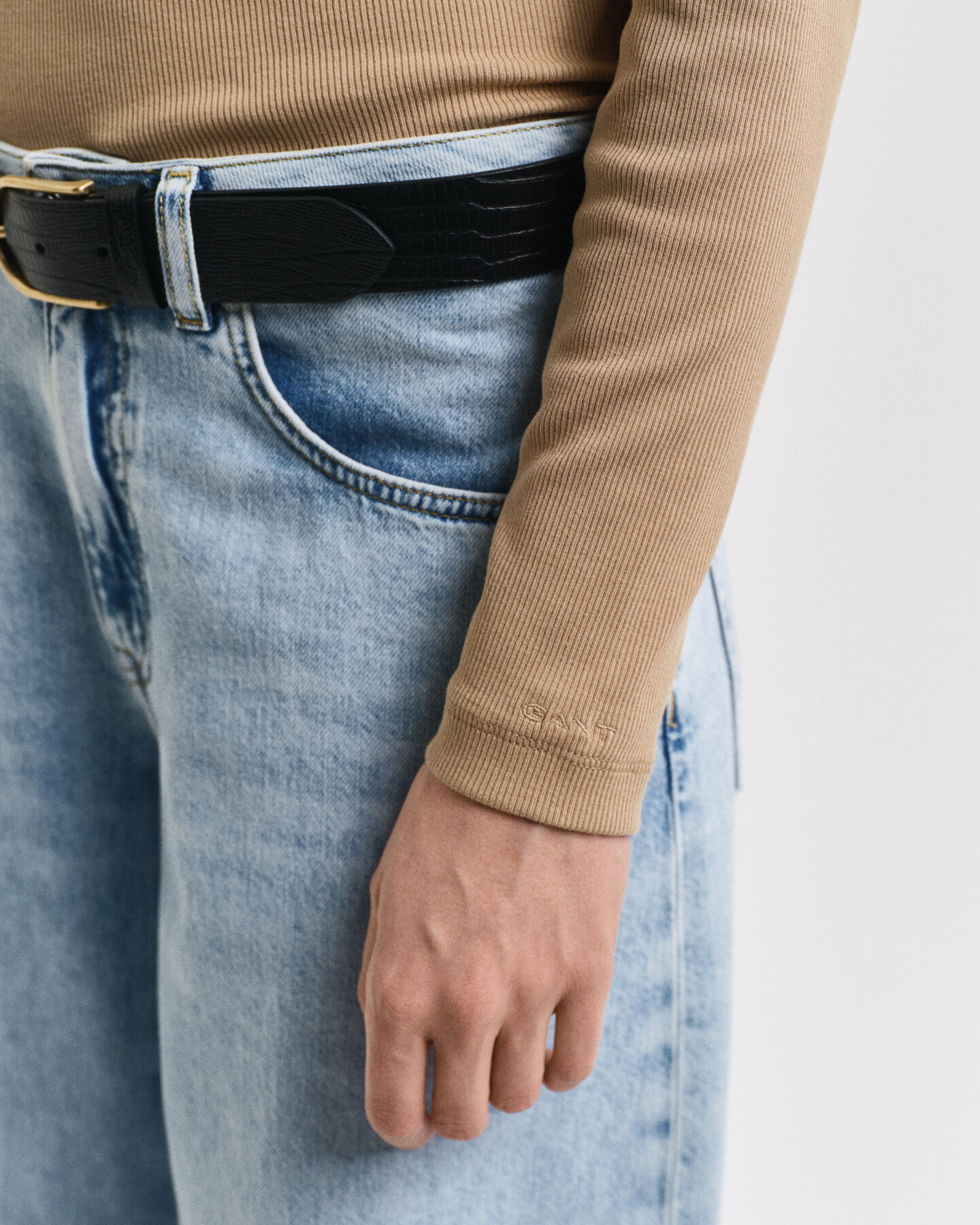 Geripptes Langarm-Rollkragenshirt