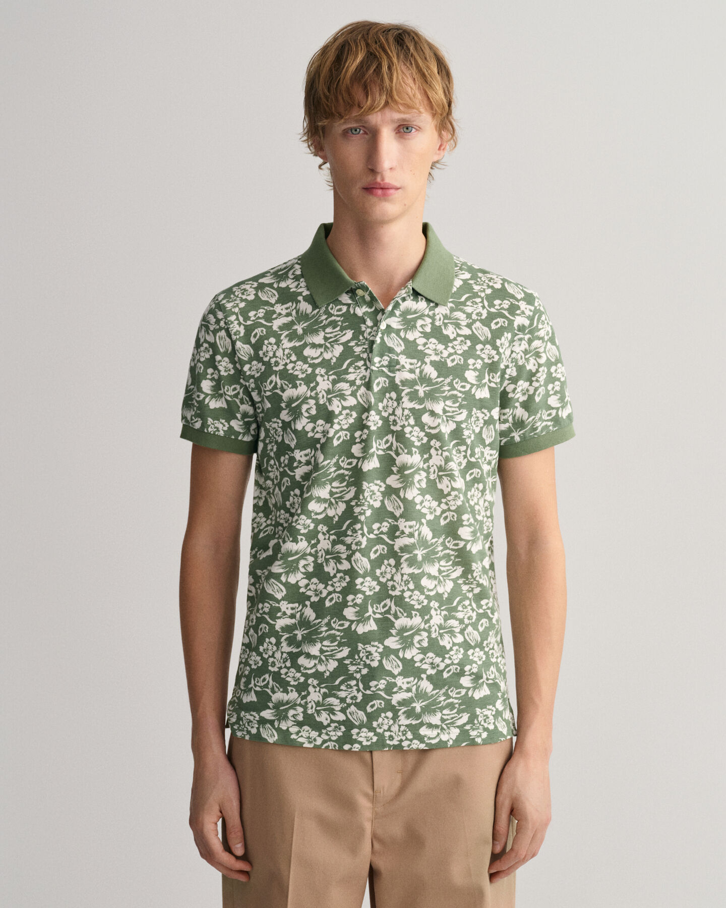 Piqu&eacute; Poloshirt mit floralem Print