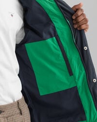 Steppweste im Blockfarbendesign