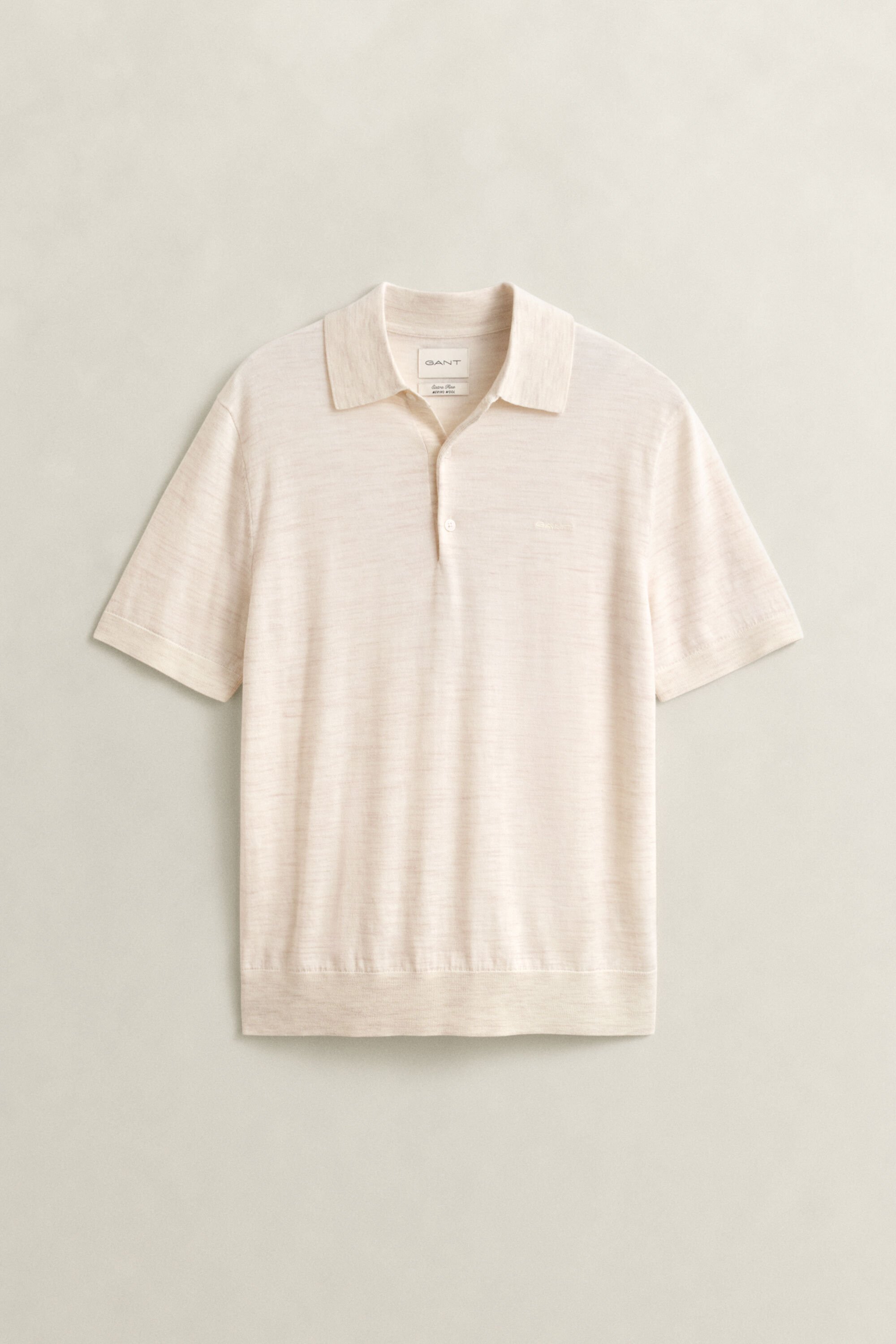 Polo a maniche corte realizzata in pregiata lana merino