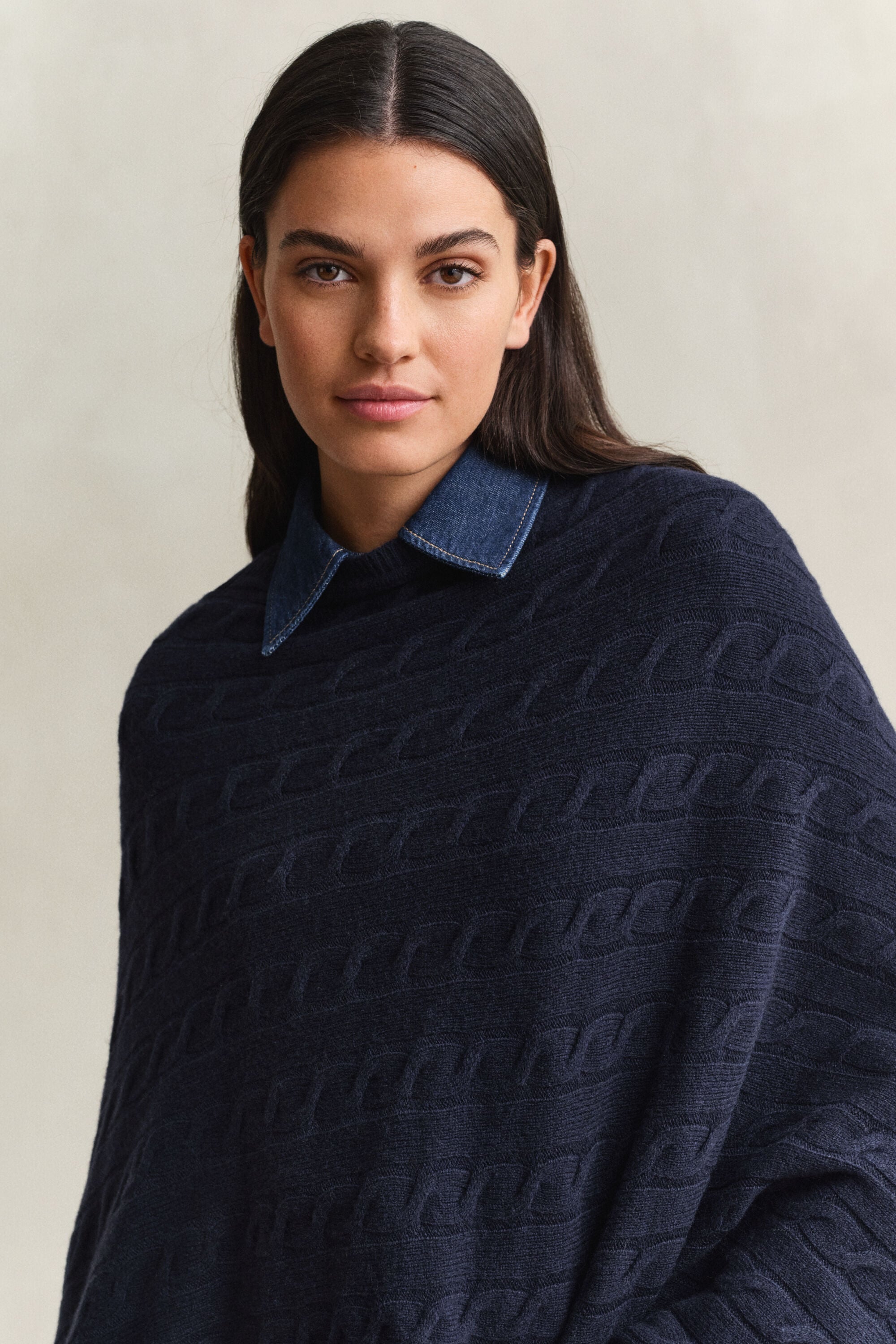 Poncho a trecce in lana