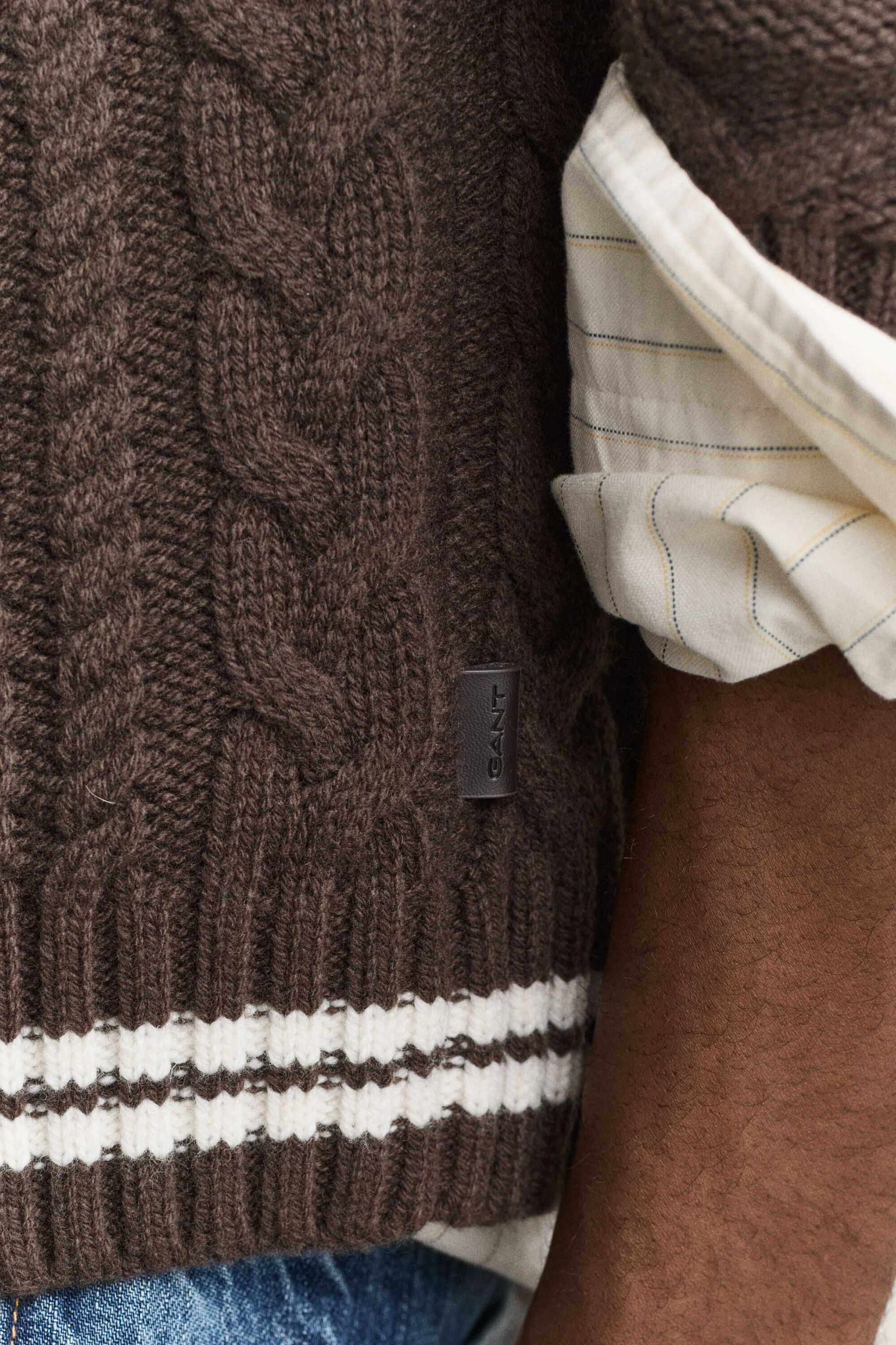 Strickjacke mit Zopfmuster aus Wollmix