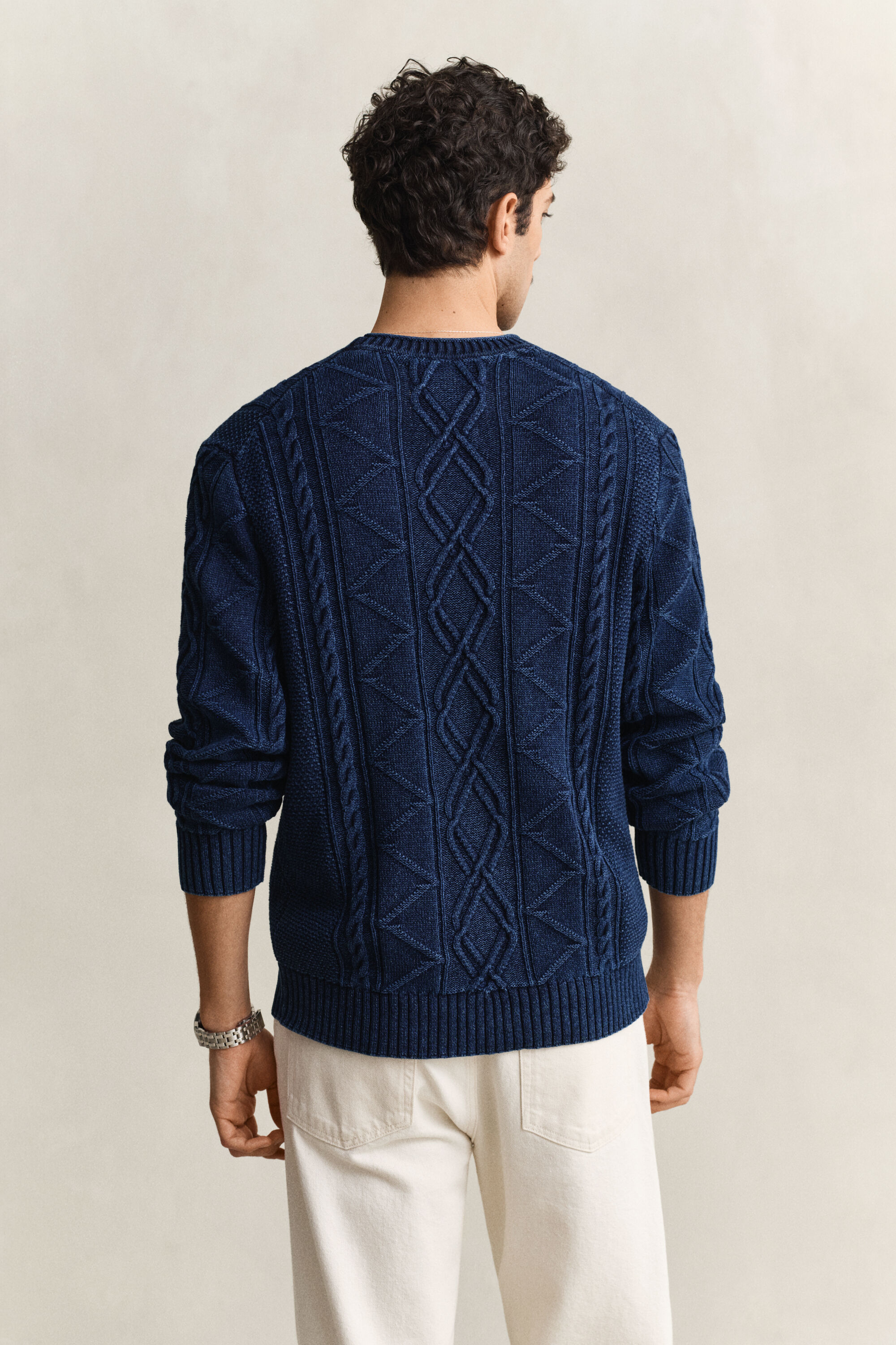 Pull en maille torsadée indigo