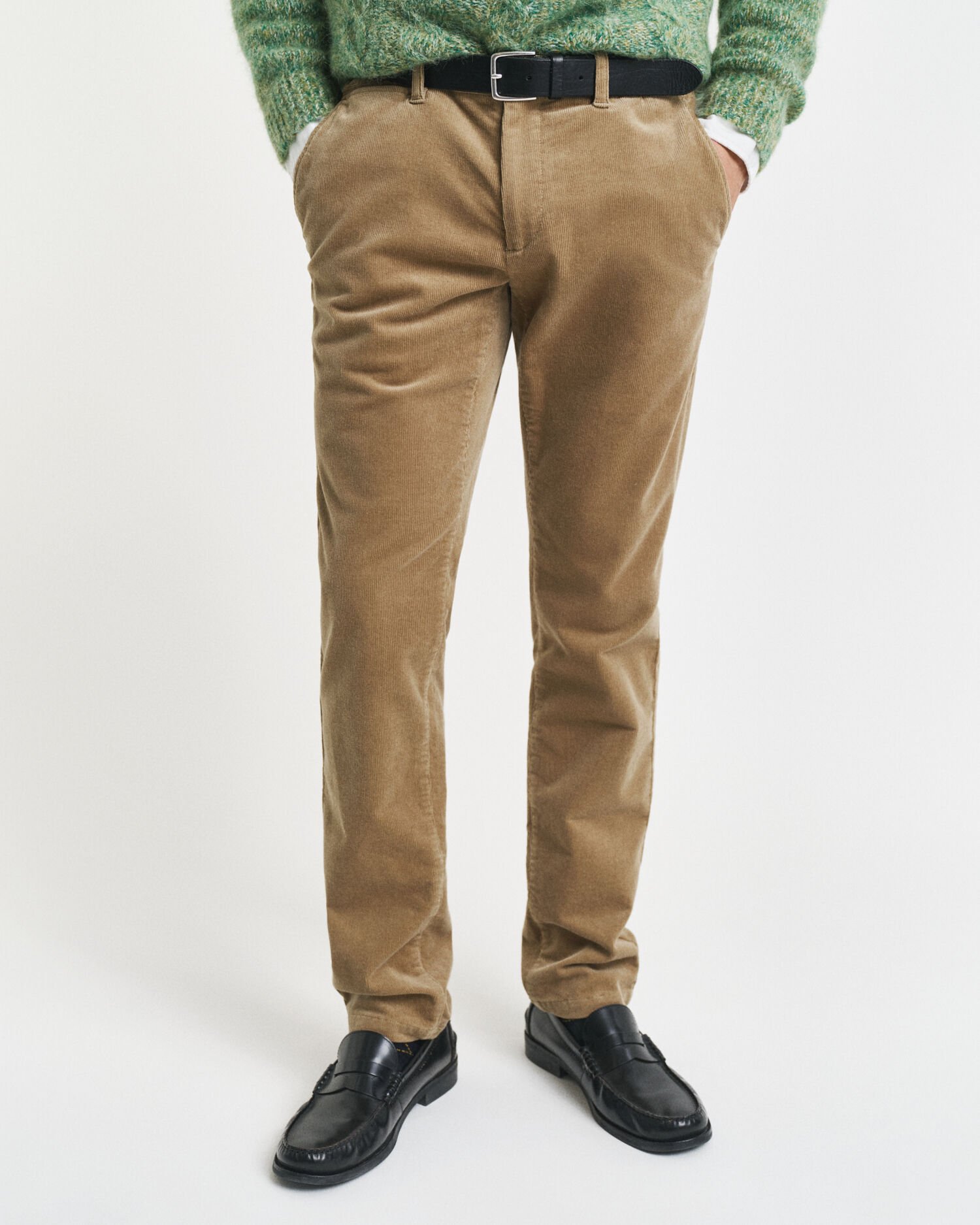Pantalon chino slim fit en velours côtelé