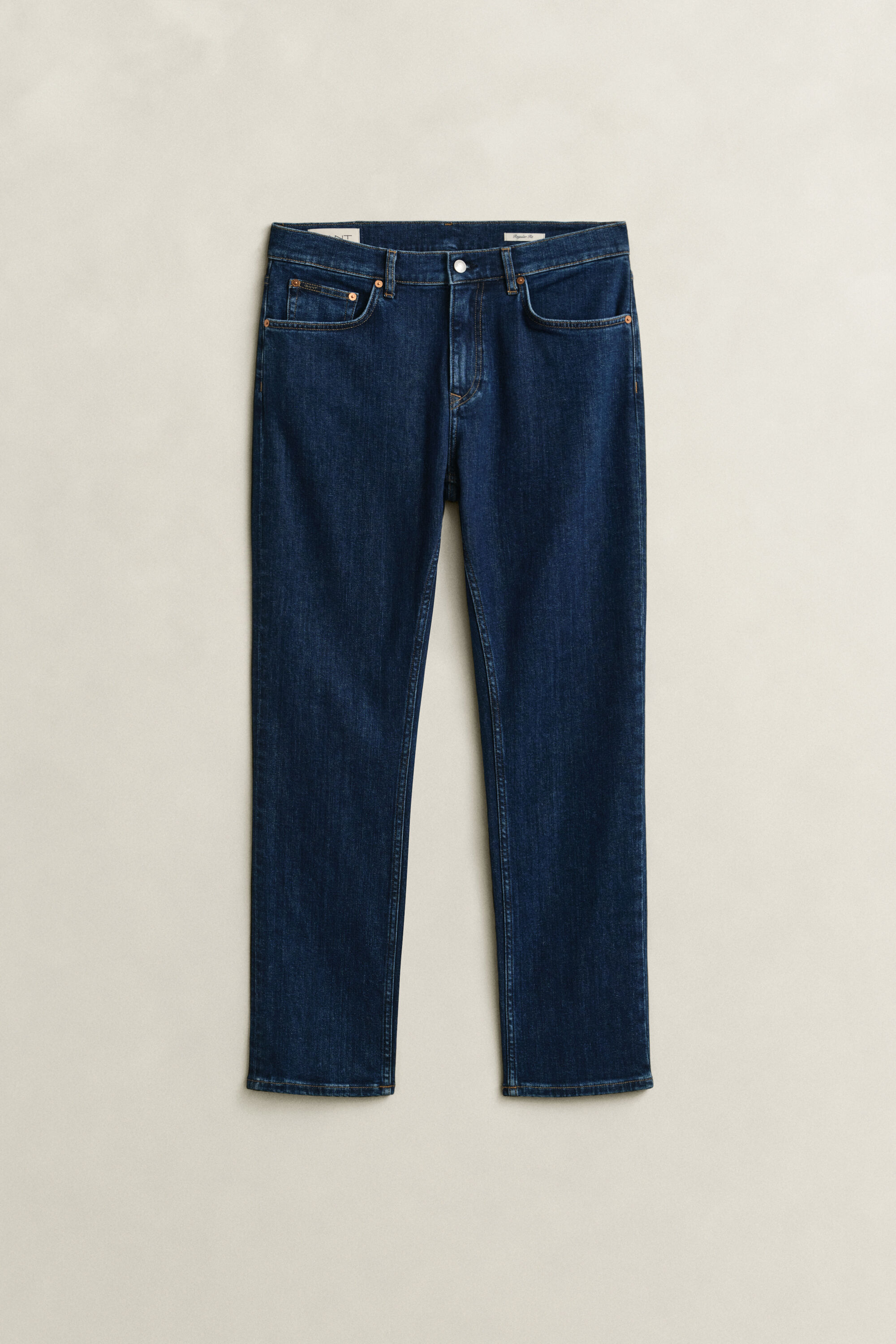 Jean coupe regular à délavage épuré