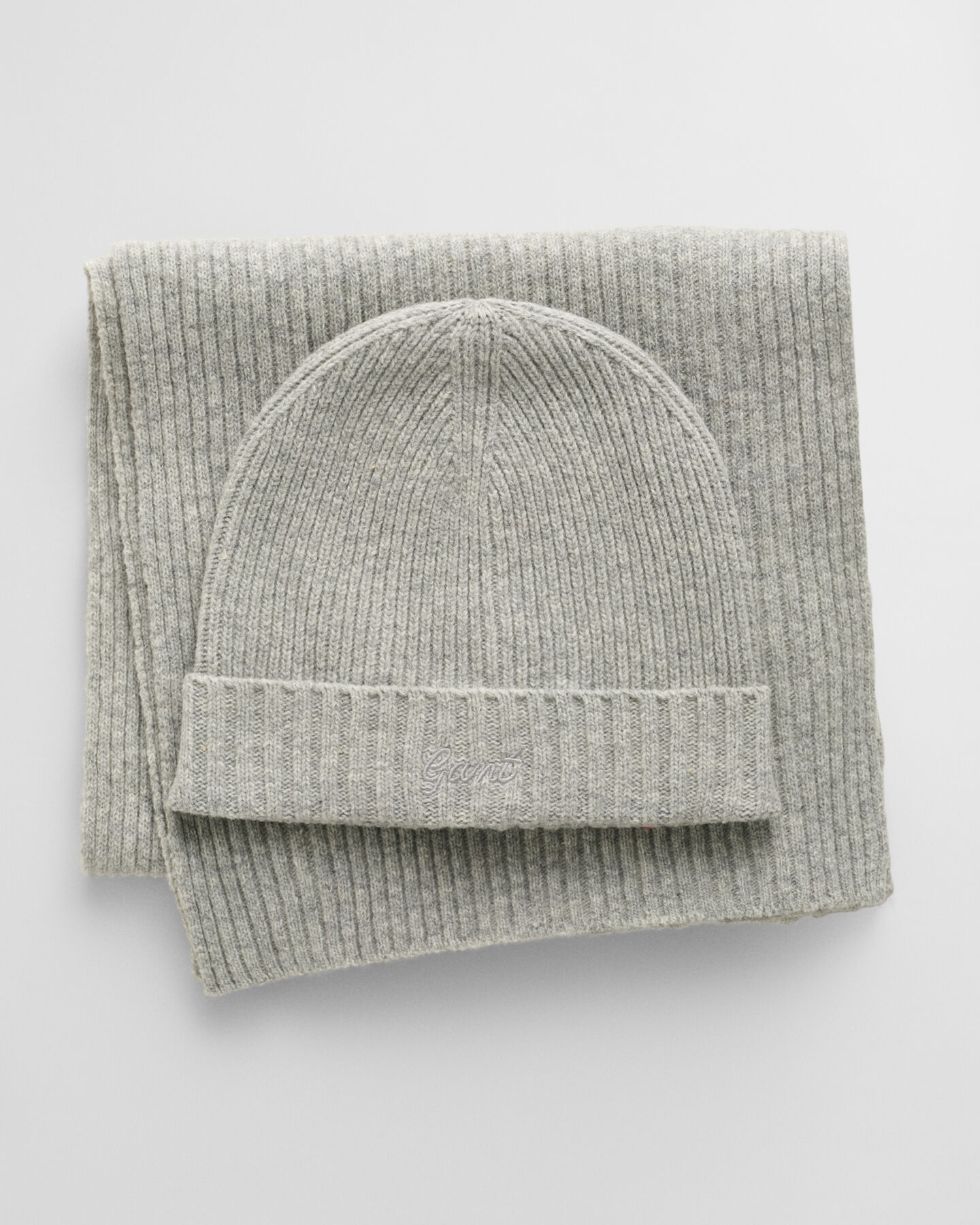 Script Graphic Beanie und Schal im Geschenkset