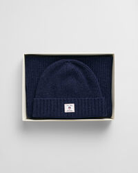 Beanie und Schal aus Wolle im Geschenkset