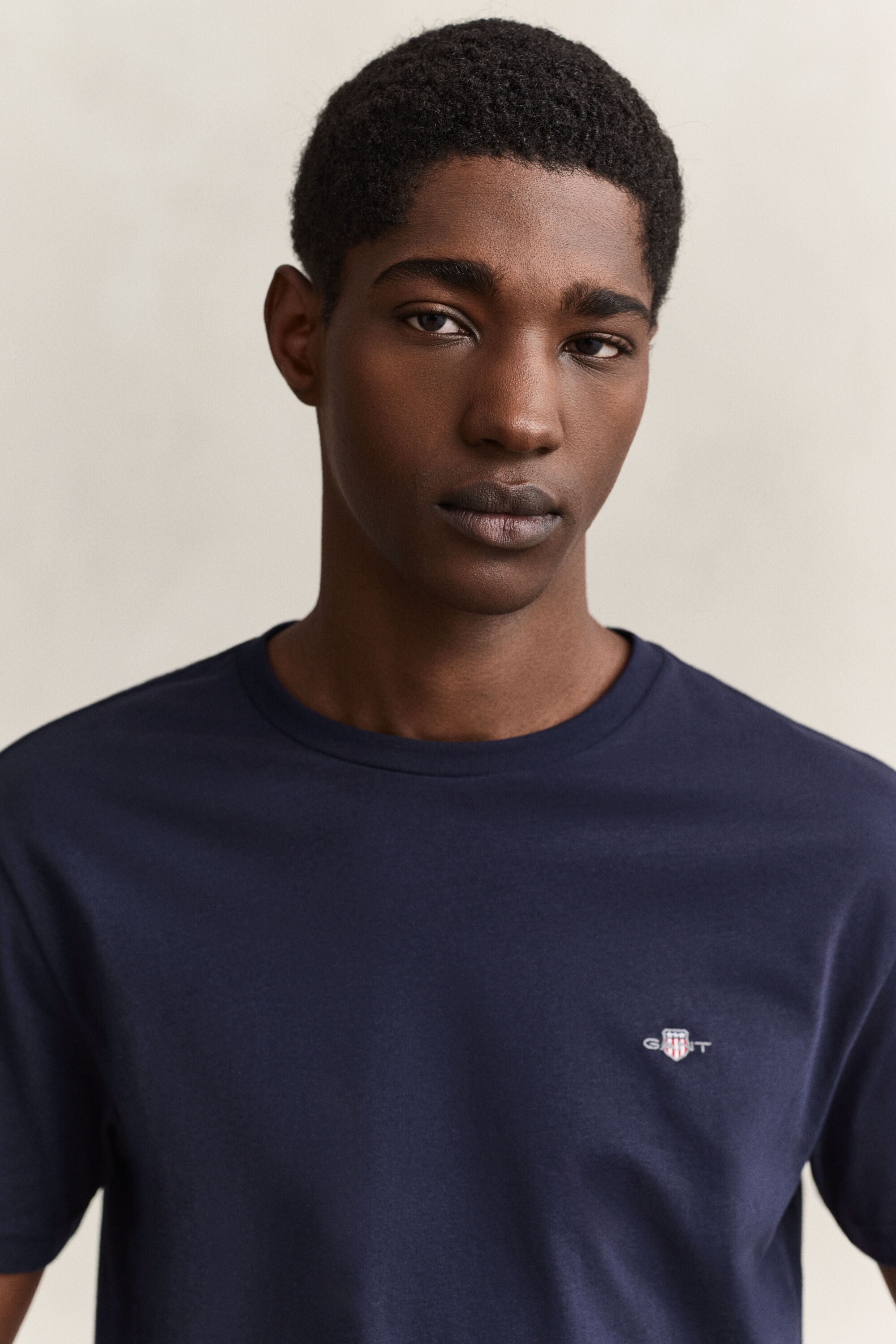 T-shirt coupe regular avec écusson