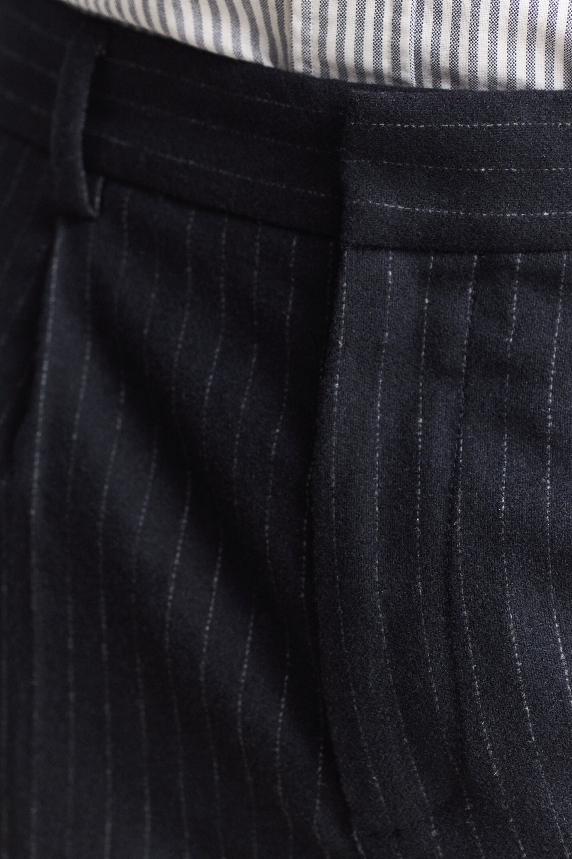 Pantaloni in flanella di lana stretti in fondo