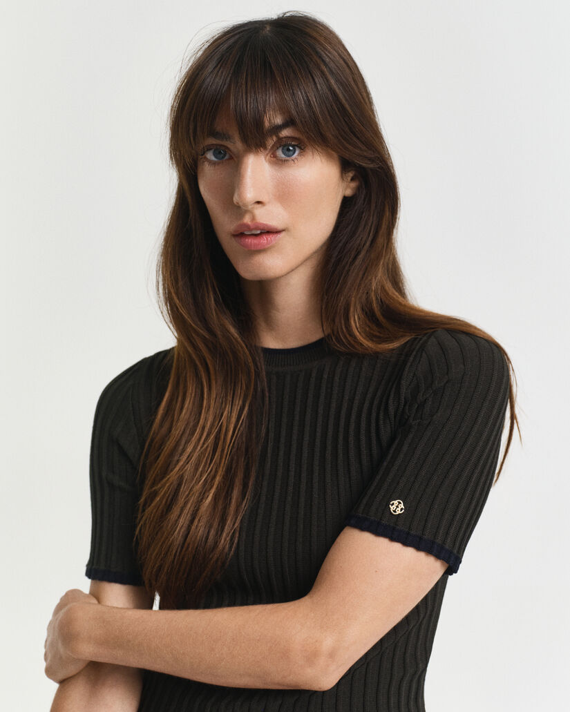 Gerippter Kurzarmpullover mit Kontrasten