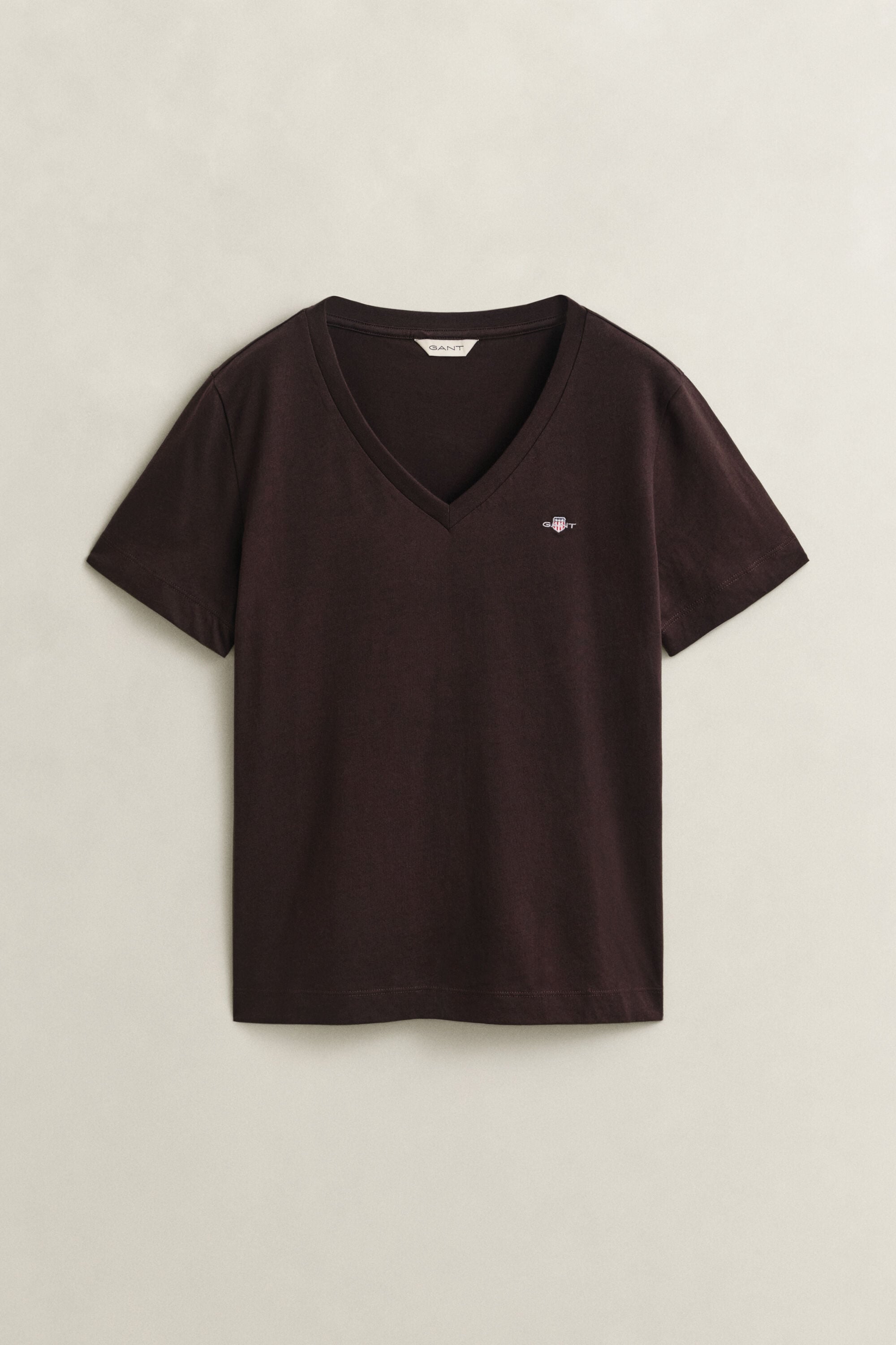 T-shirt col V avec écusson