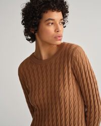 Kleid mit gedrehtem Zopfmuster