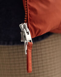 Glänzende Puffer Jacke