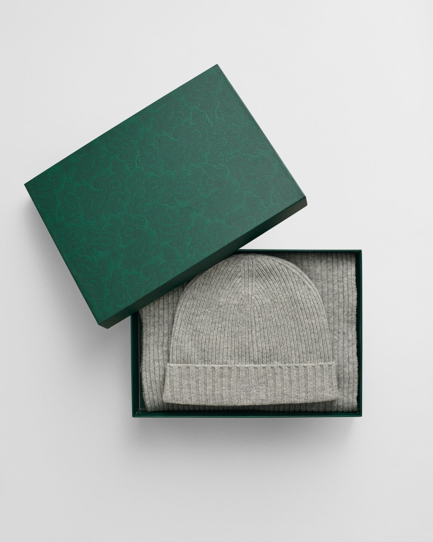 Script Graphic Beanie und Schal im Geschenkset