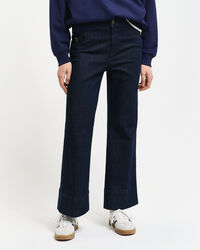 Verk&uuml;rzte Denim-Jeans mit Falten