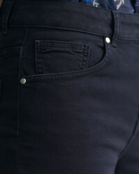 Verkürzte Color Jeans mit weitem Bein