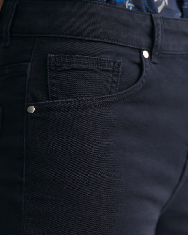 Verkürzte Color Jeans mit weitem Bein