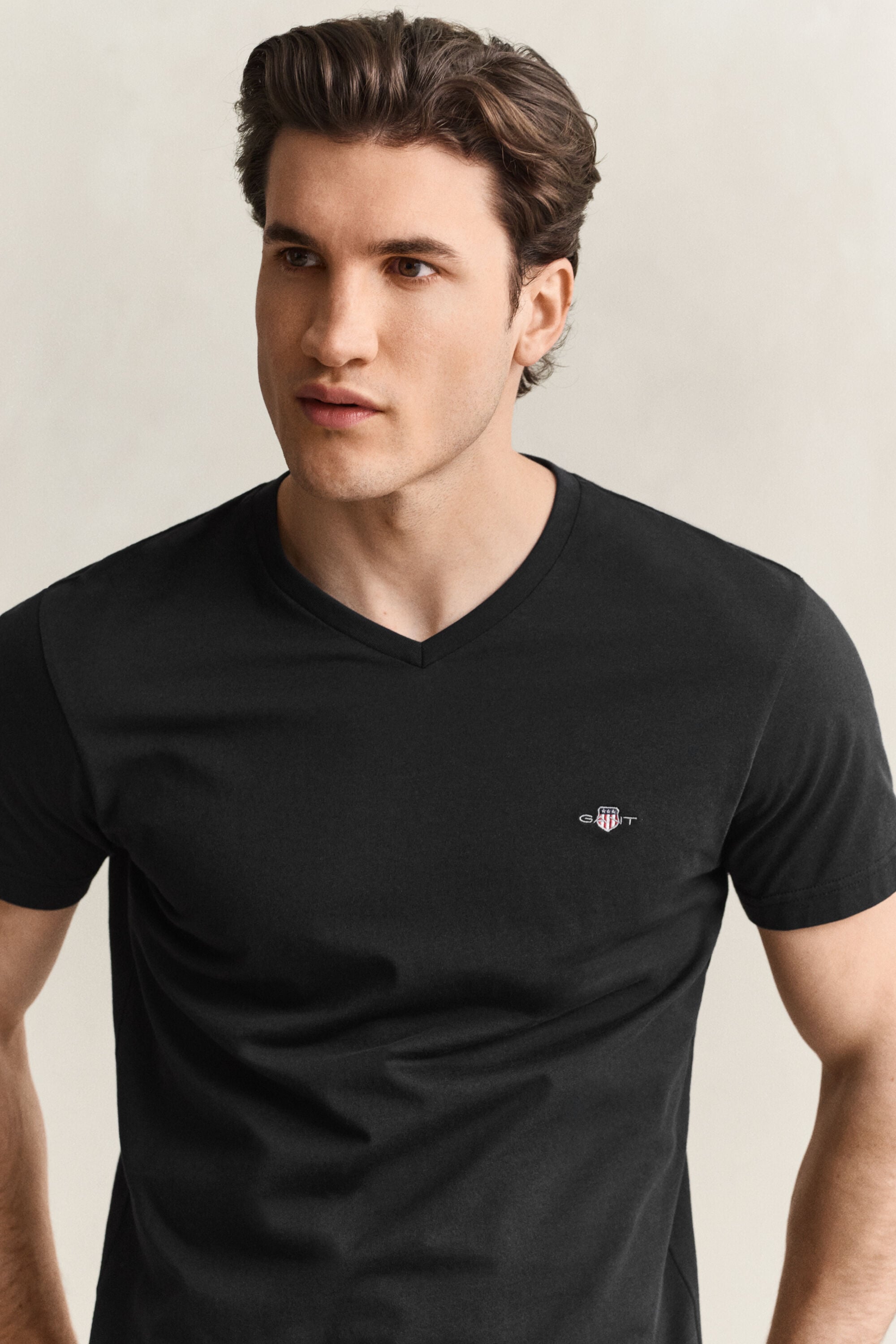 T-shirt Shield con scollo a V