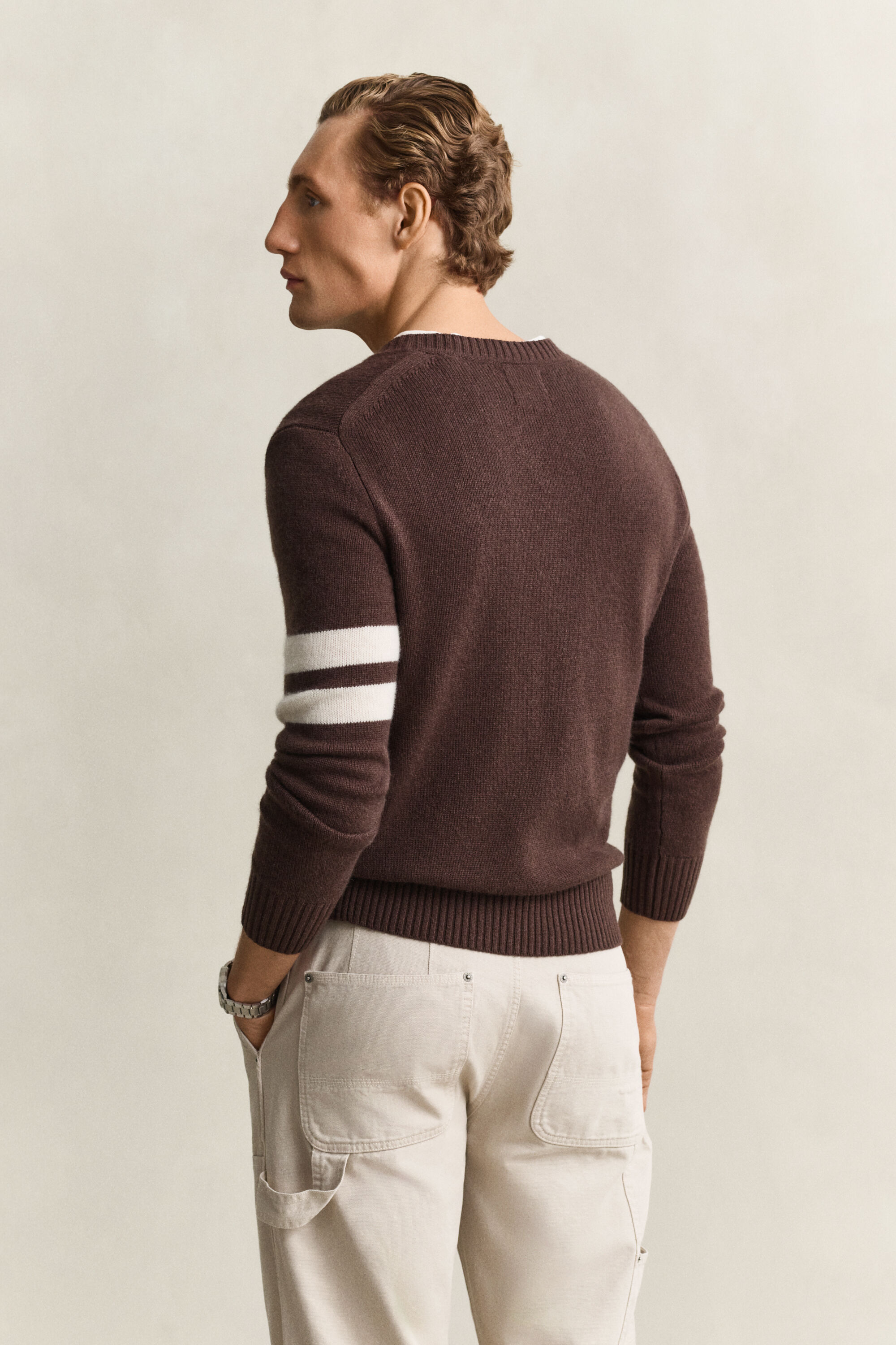 Gestreifter V-Neck Pullover aus Kaschmir