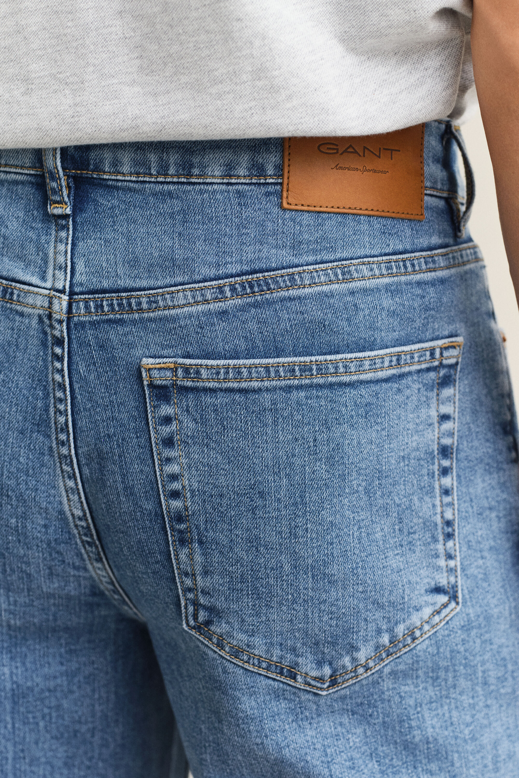 Regular Fit Clean Wash Jeans