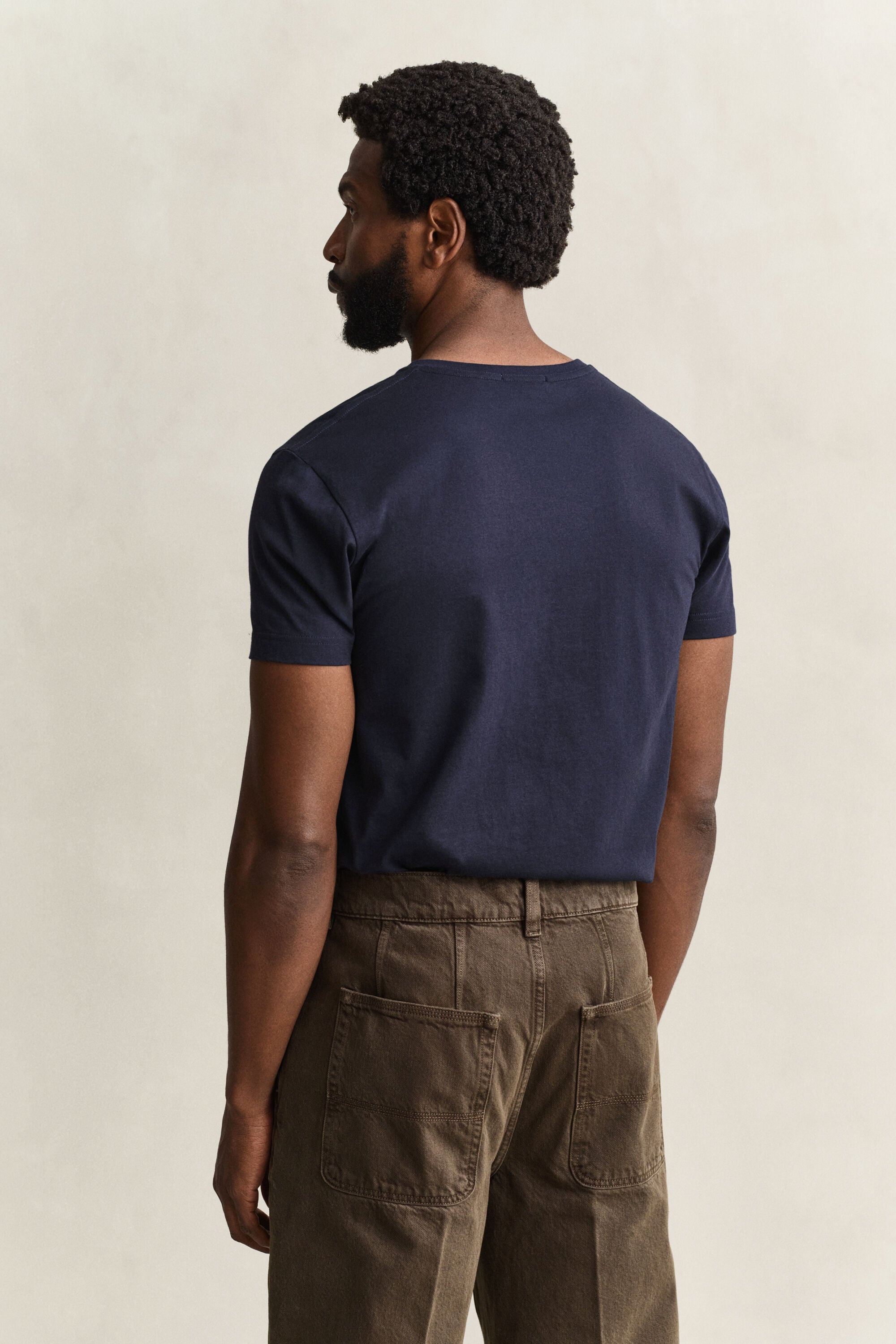 T-shirt Shield con scollo a V